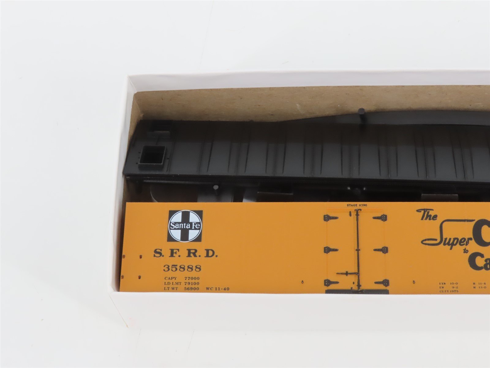 HO Scale InterMountain Kit SFRD Santa Fe Super Chief Railroad Reefer #35888
