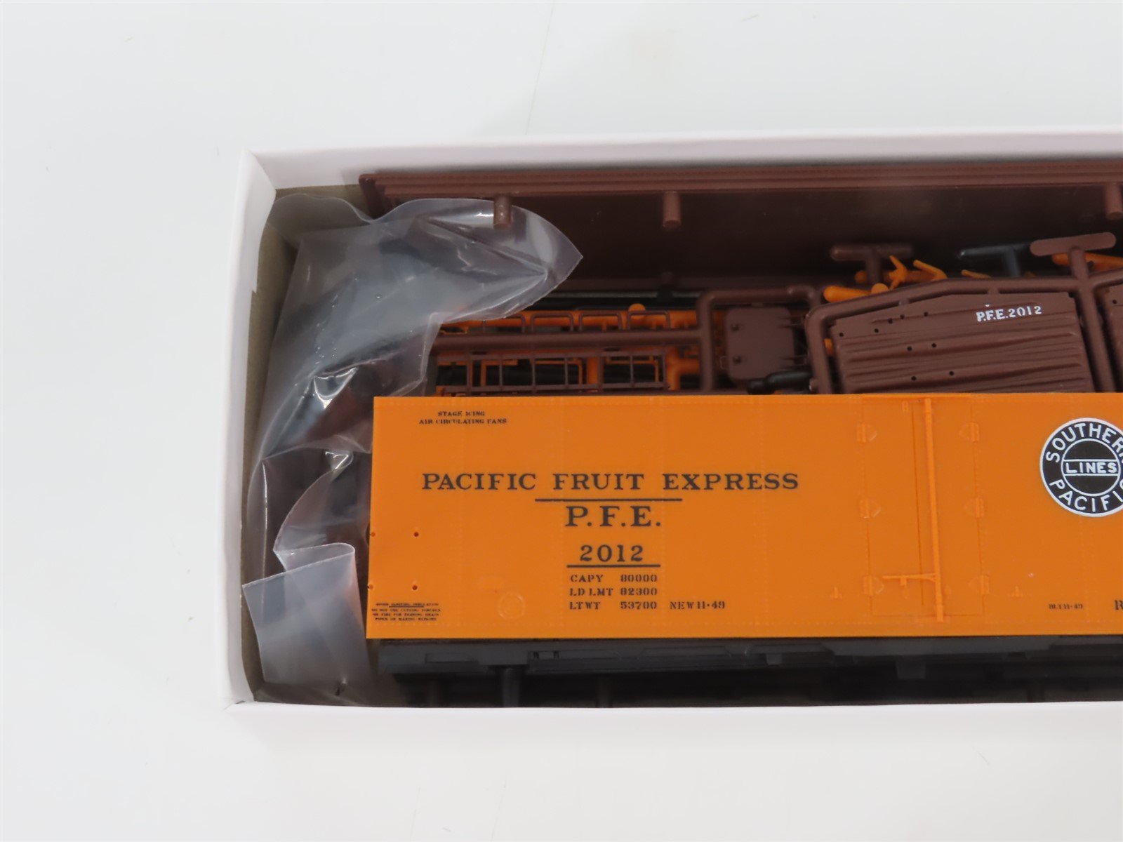 HO Scale InterMountain Kit SP UP PFE Pacific Fruit Express Reefer #2012