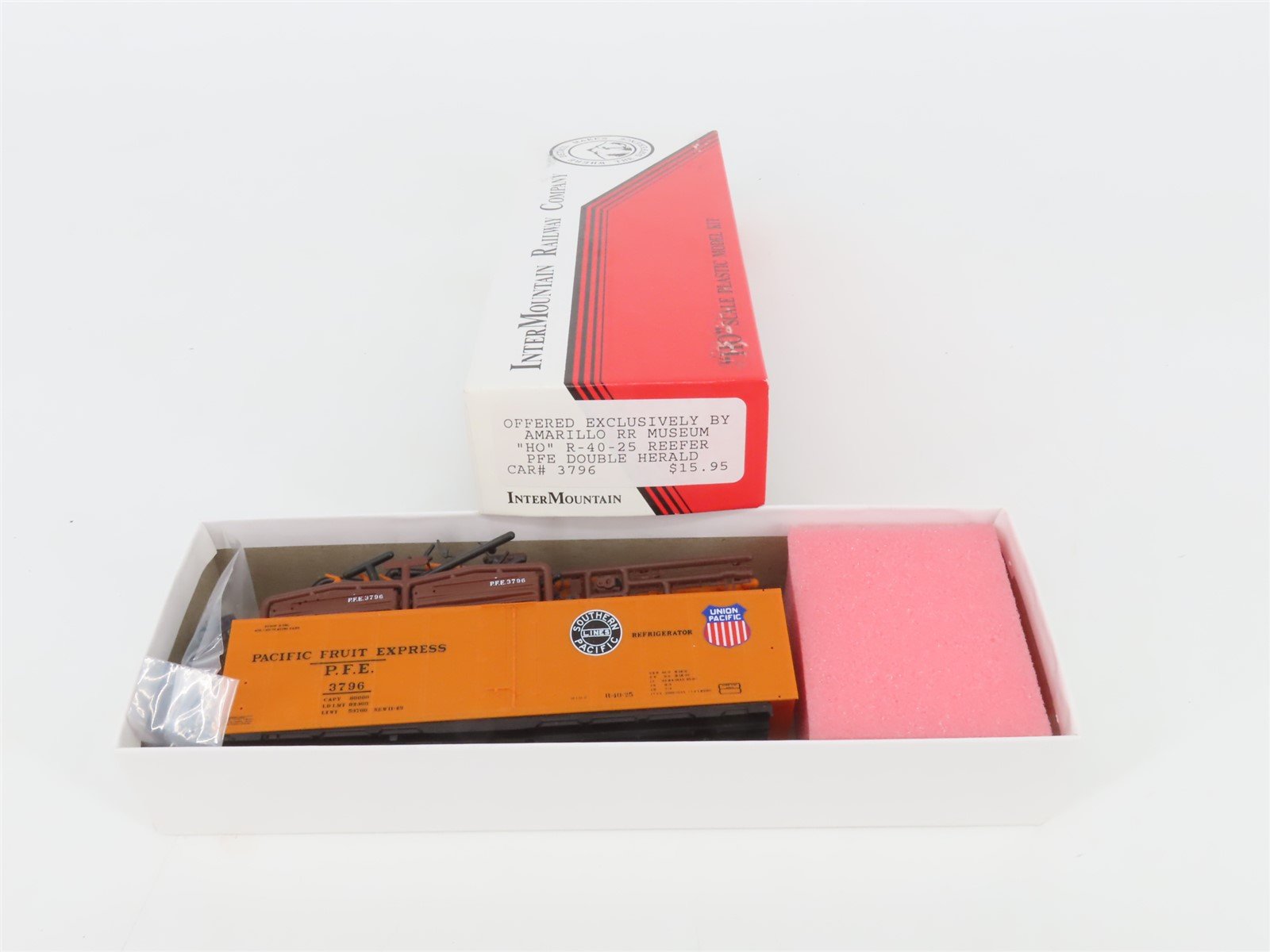 HO Scale InterMountain Kit SP UP PFE Pacific Fruit Express Reefer #3796