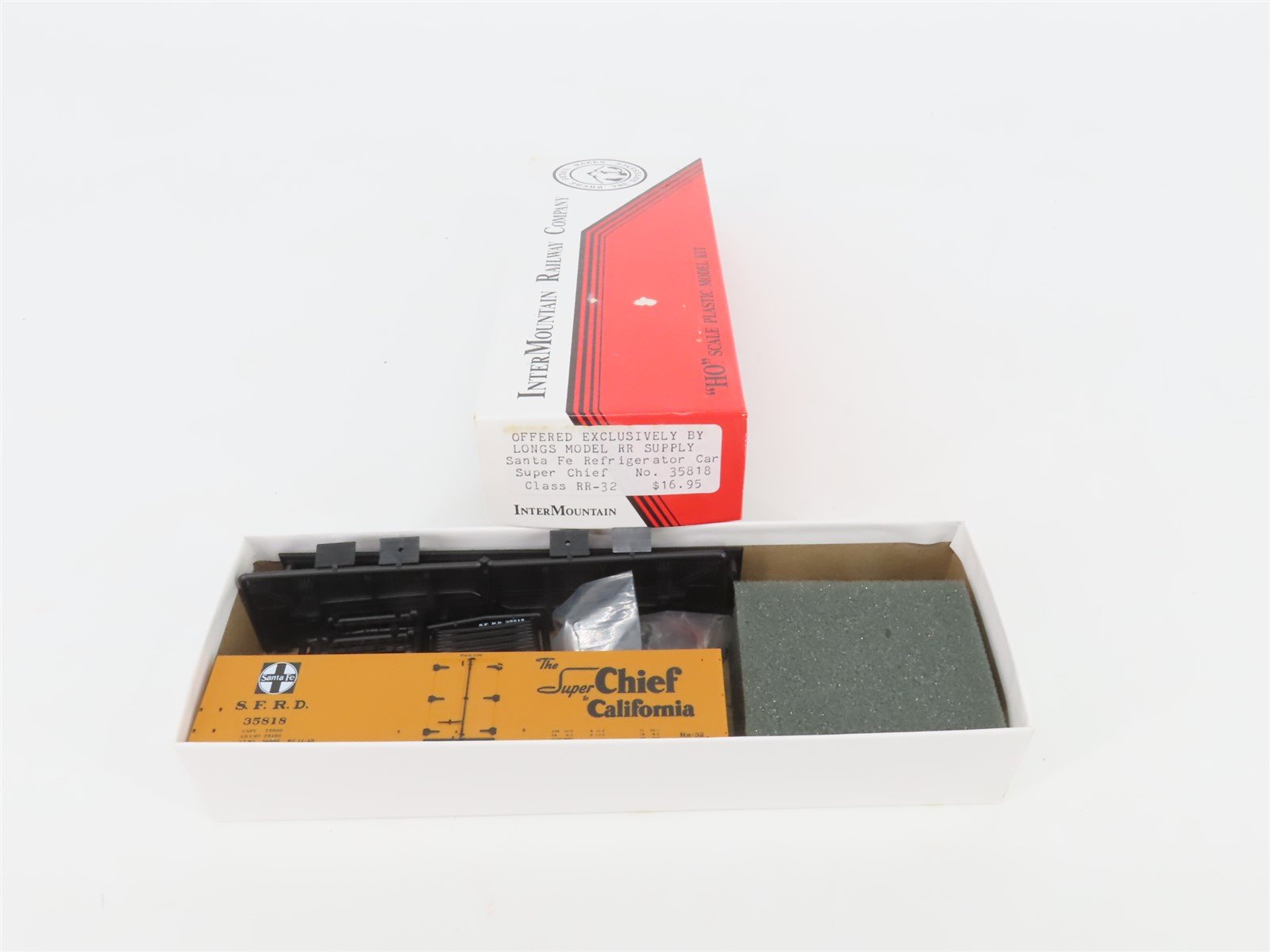 HO Scale InterMountain Kit SFRD Santa Fe Super Chief Railroad Reefer #35818