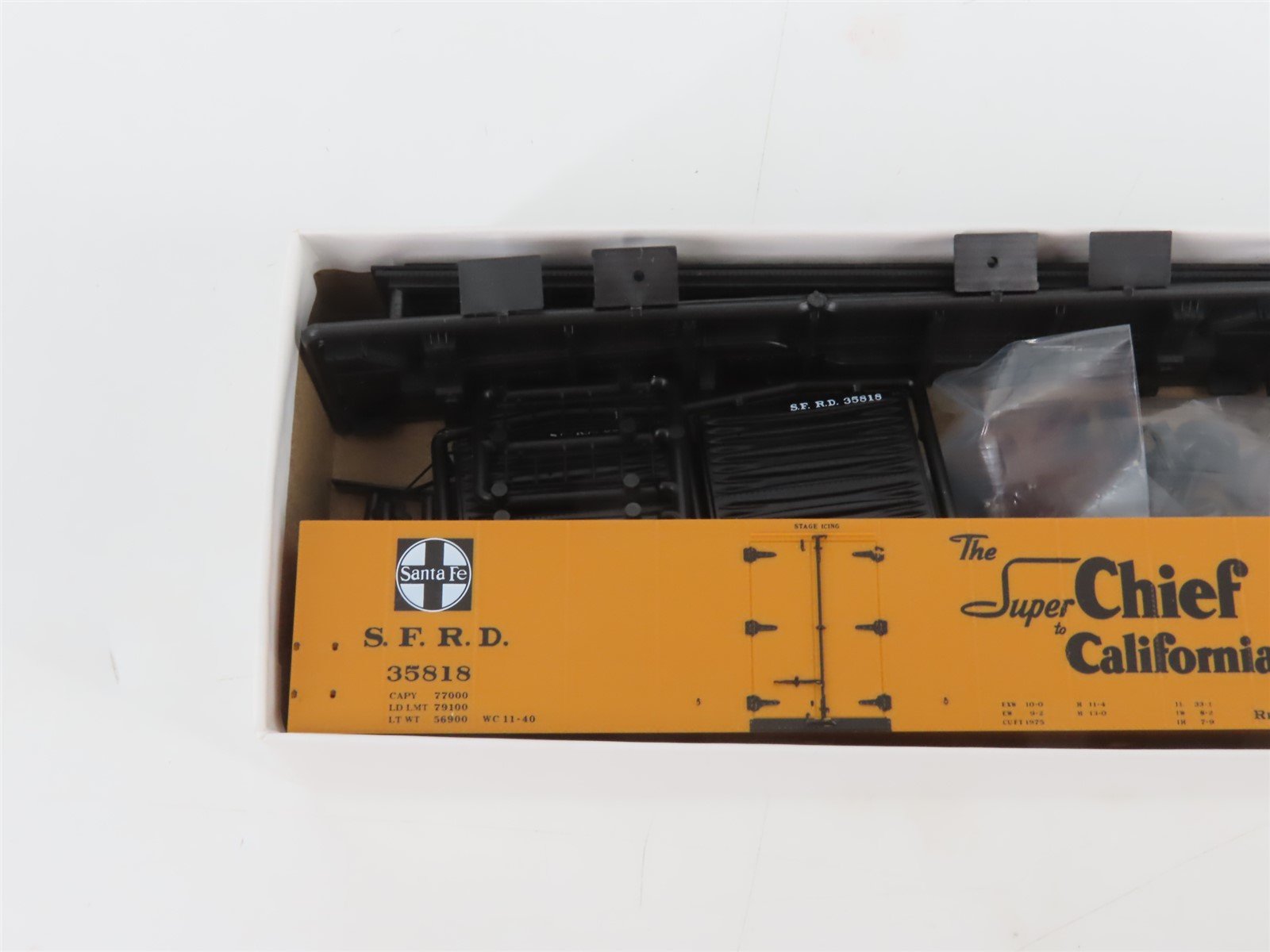 HO Scale InterMountain Kit SFRD Santa Fe Super Chief Railroad Reefer #35818