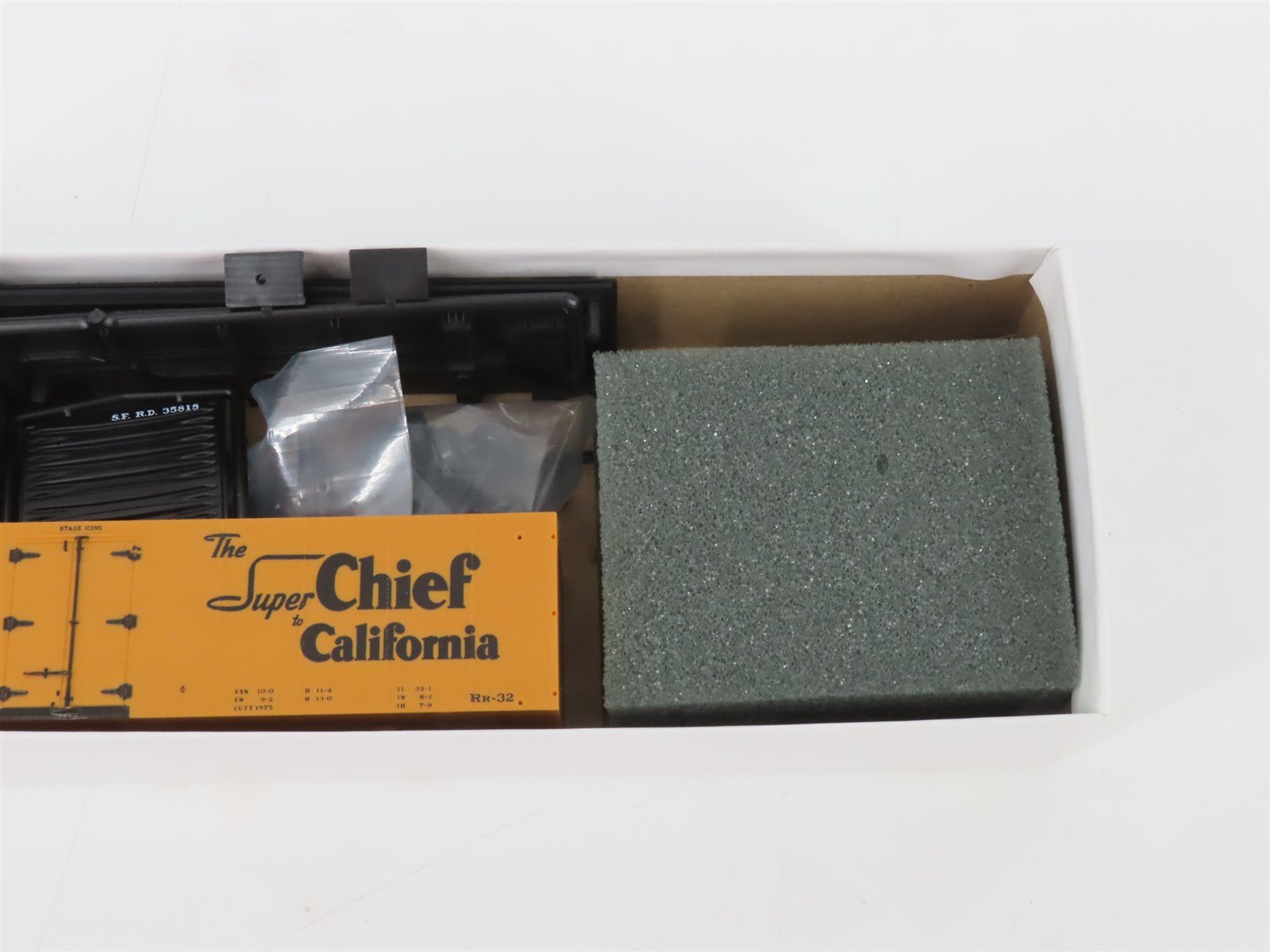 HO Scale InterMountain Kit SFRD Santa Fe Super Chief Railroad Reefer #35818