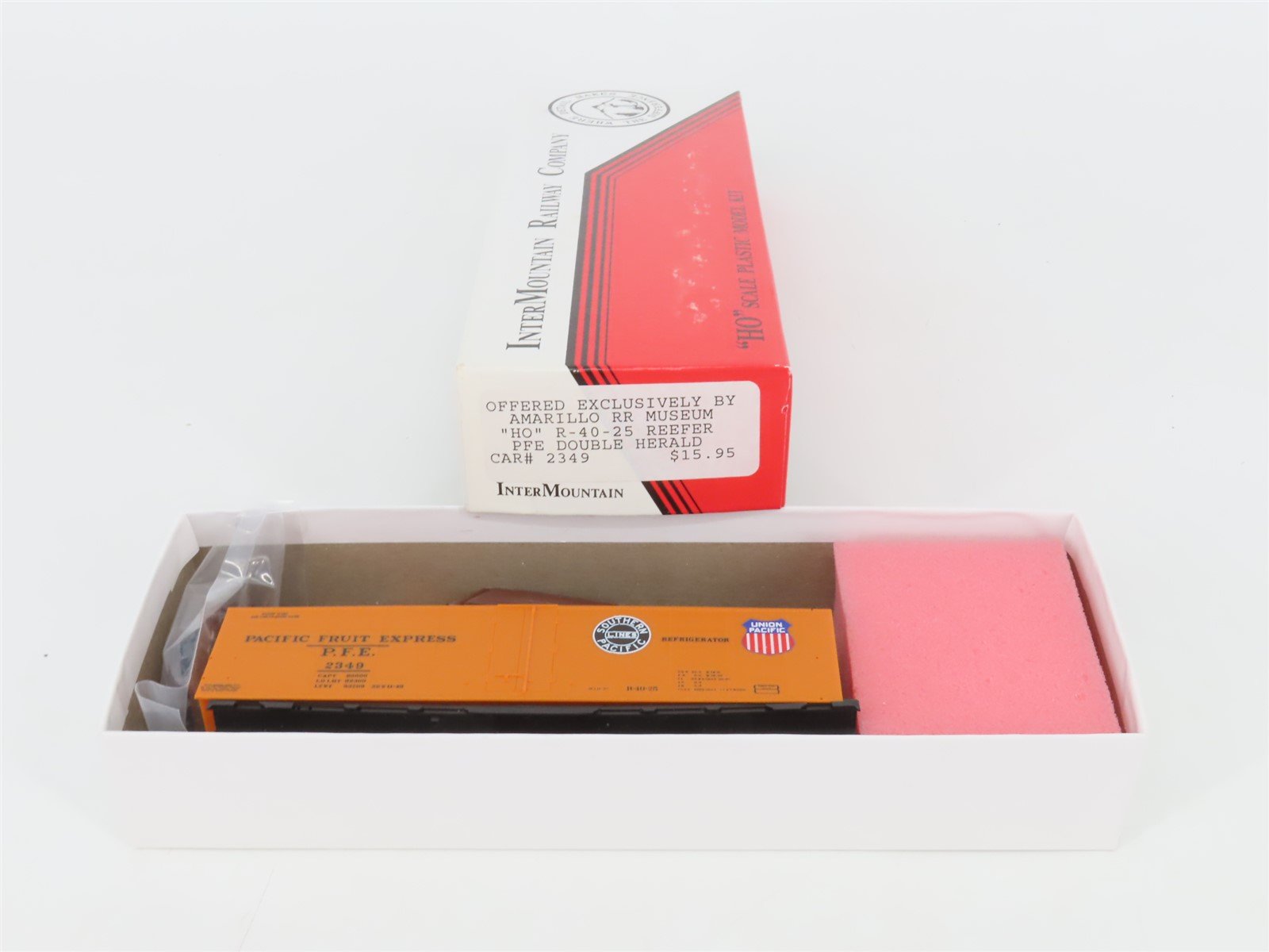 HO Scale InterMountain Kit SP UP PFE Pacific Fruit Express Reefer #2349