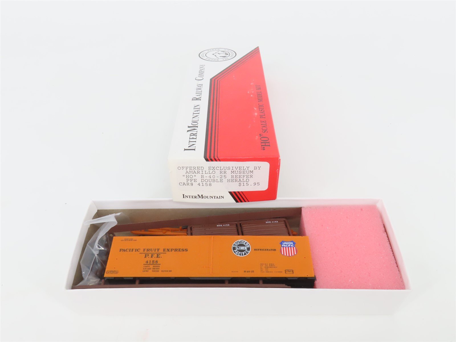 HO Scale InterMountain Kit SP UP PFE Pacific Fruit Express Reefer #4158