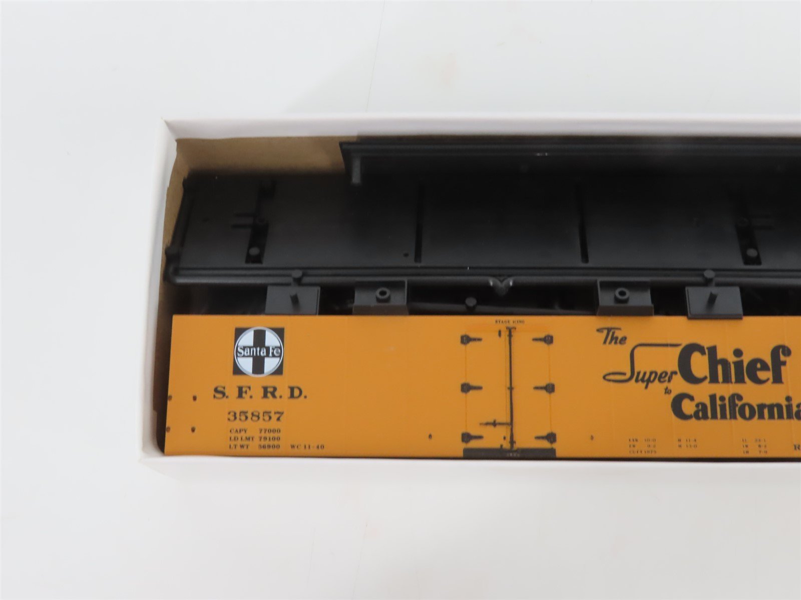 HO Scale InterMountain Kit SFRD Santa Fe Super Chief Railroad Reefer #35857