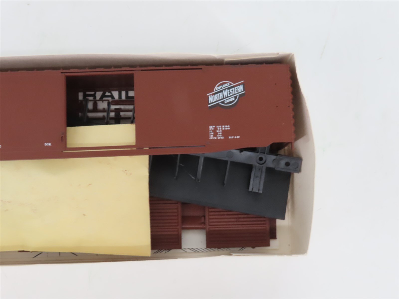 HO Bev-Bel Robin's Rails Kit #9930-2 CNW Chicago & Northwestern Box Car #91094