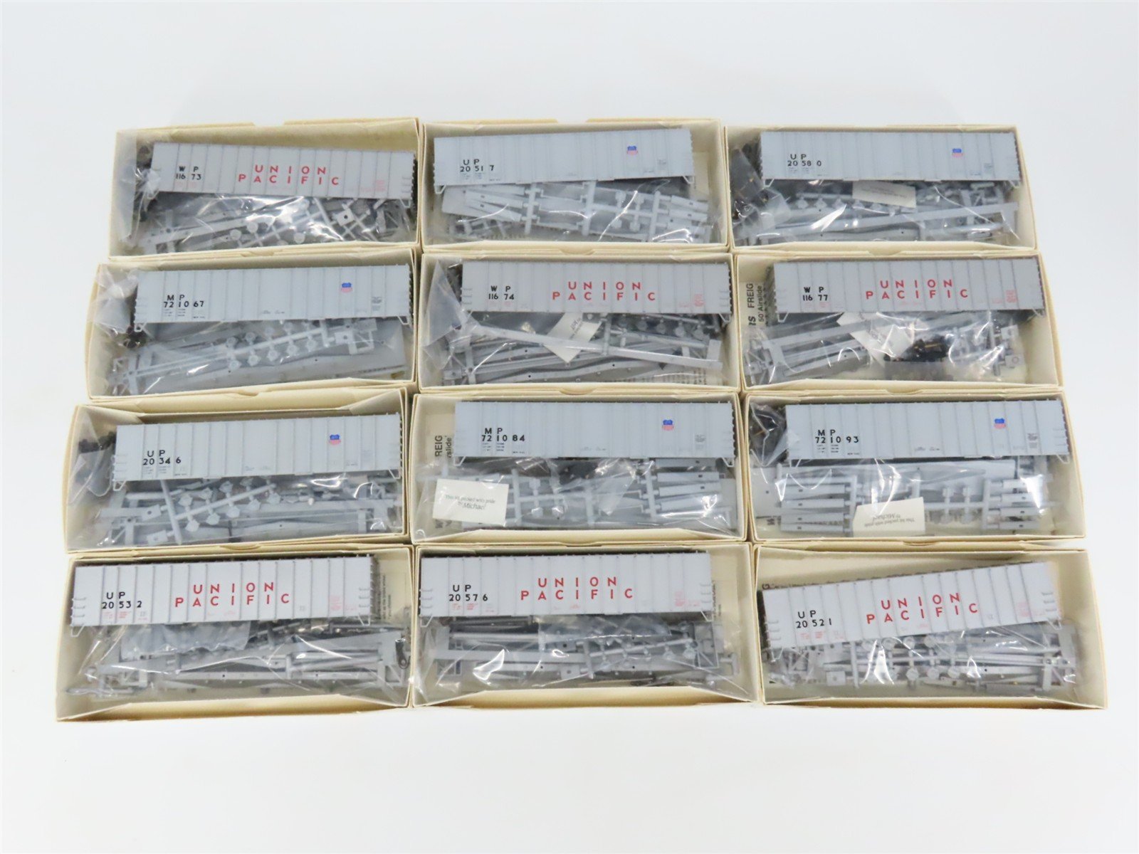 HO Walthers Kit UP/MP/WP Union Pacific Family 50' Airslide Hoppers Set of 12