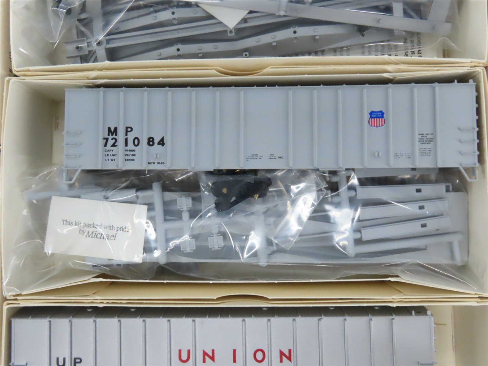 HO Walthers Kit UP/MP/WP Union Pacific Family 50' Airslide Hoppers Set of 12