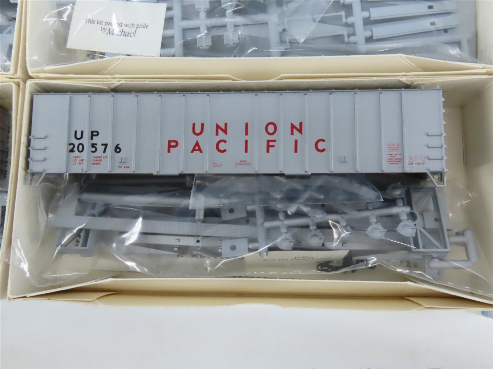 HO Walthers Kit UP/MP/WP Union Pacific Family 50' Airslide Hoppers Set of 12