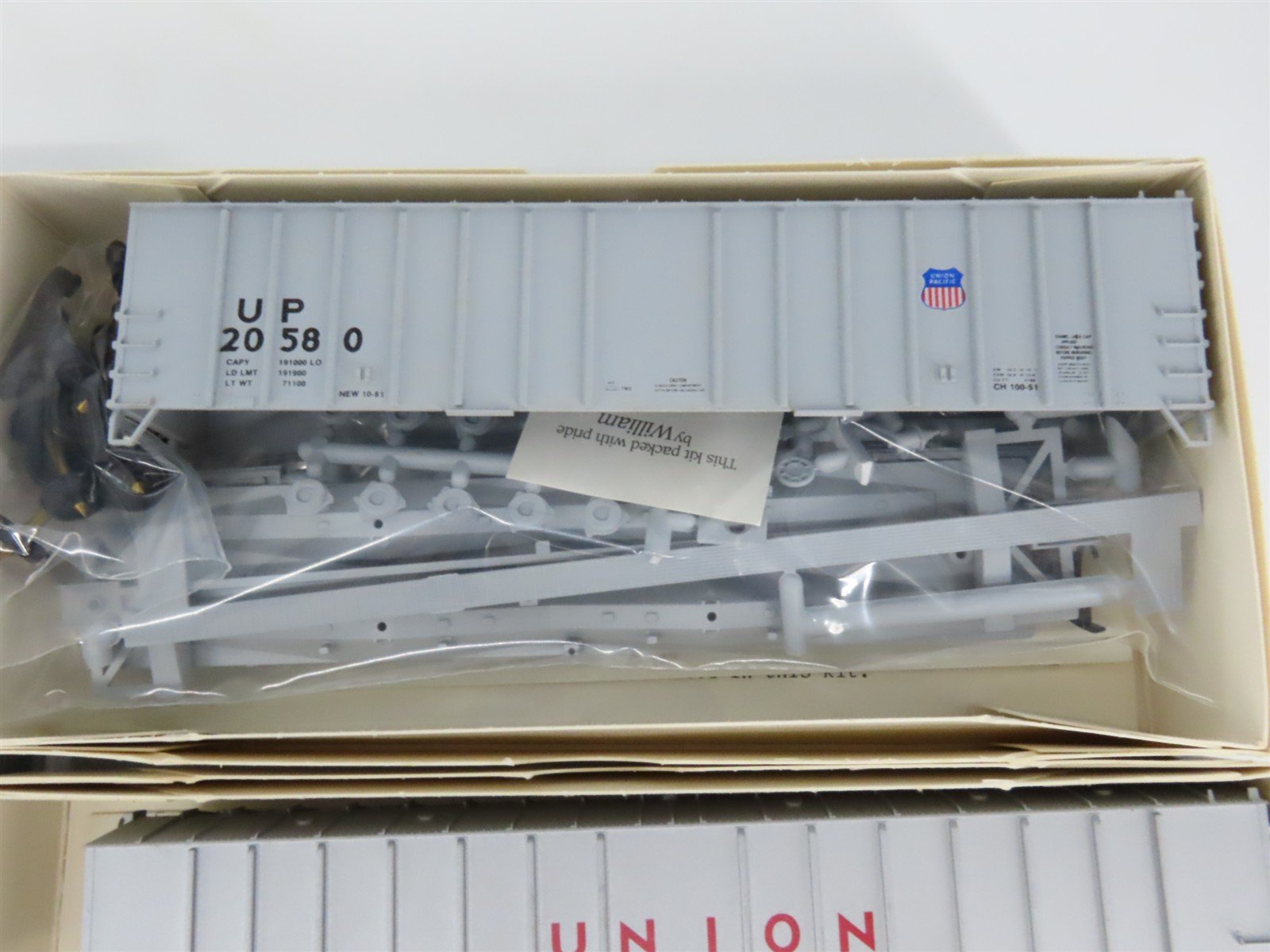 HO Walthers Kit UP/MP/WP Union Pacific Family 50' Airslide Hoppers Set of 12