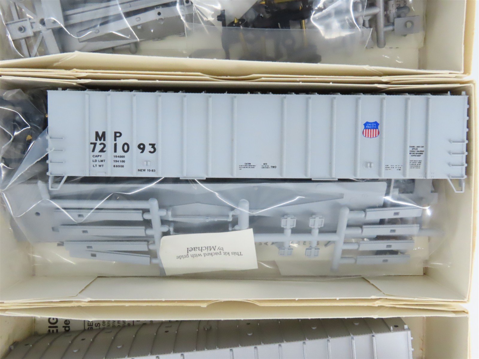 HO Walthers Kit UP/MP/WP Union Pacific Family 50' Airslide Hoppers Set of 12