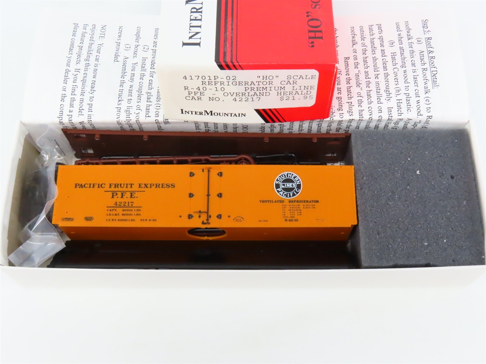 HO InterMountain Kit 41701P-02 SP UP PFE Pacific Fruit Express Reefer #42217