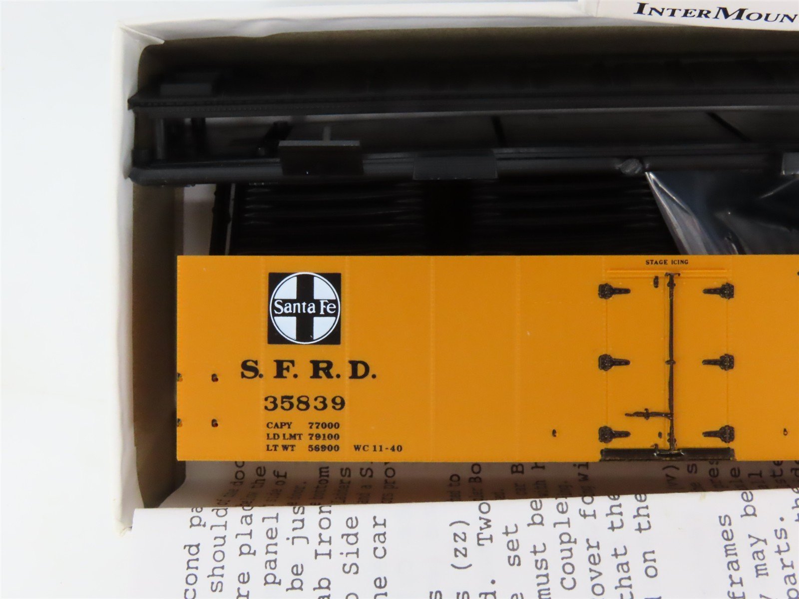 HO Scale InterMountain Kit 41101-17 SFRD Santa Fe Super Chief Reefer #35839