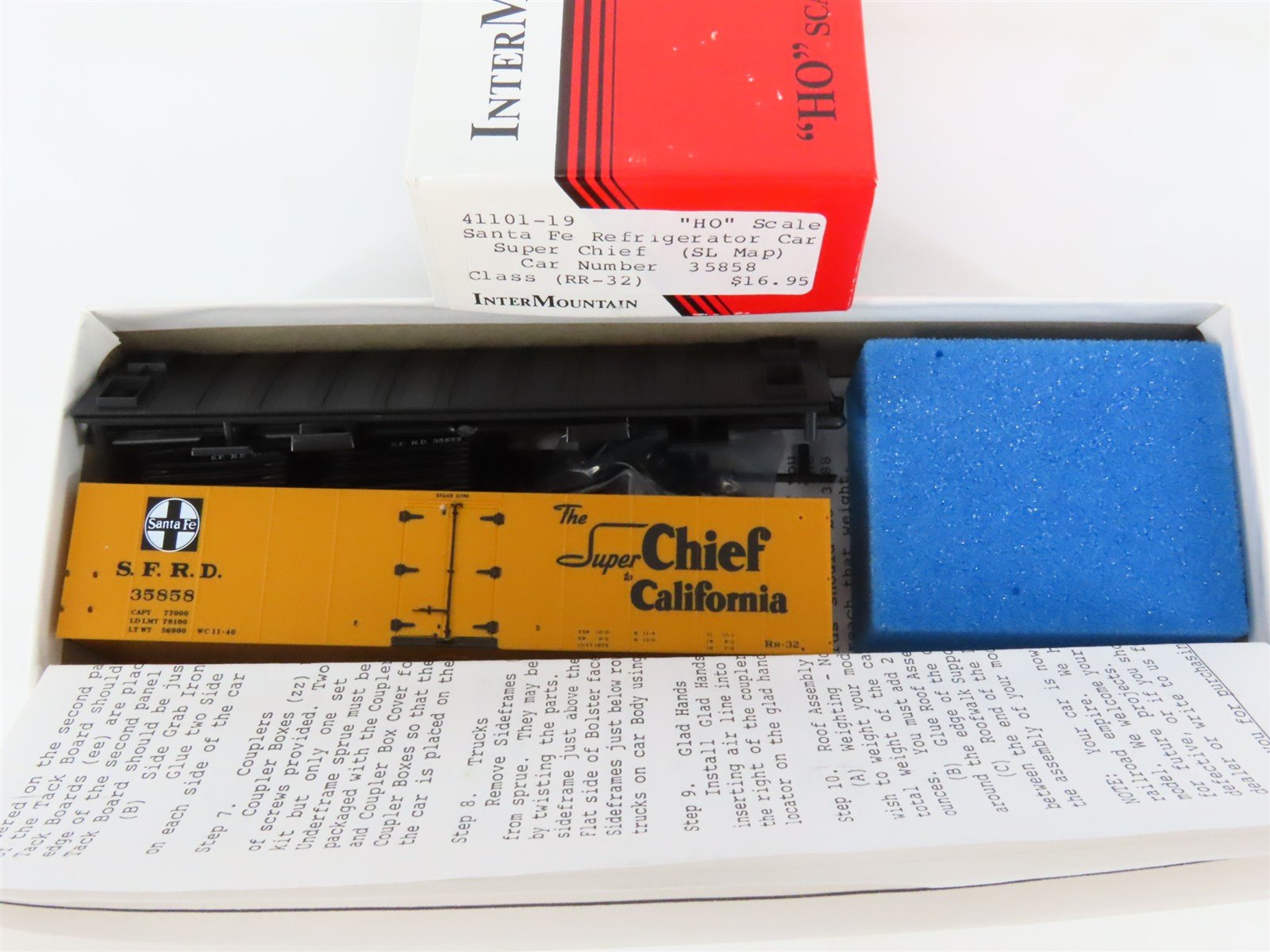 HO Scale InterMountain Kit 41101-19 SFRD Santa Fe Super Chief Reefer #35858