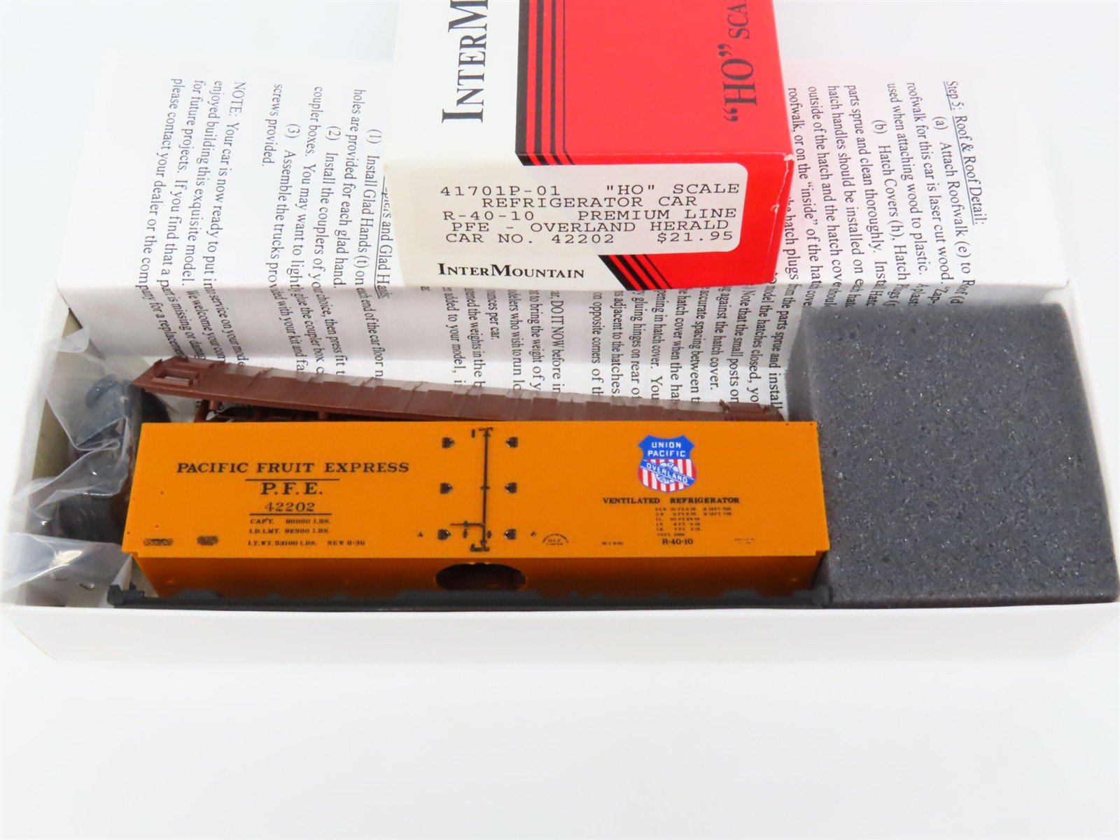 HO InterMountain Kit 41701P-01 SP UP PFE Pacific Fruit Express Reefer #42202