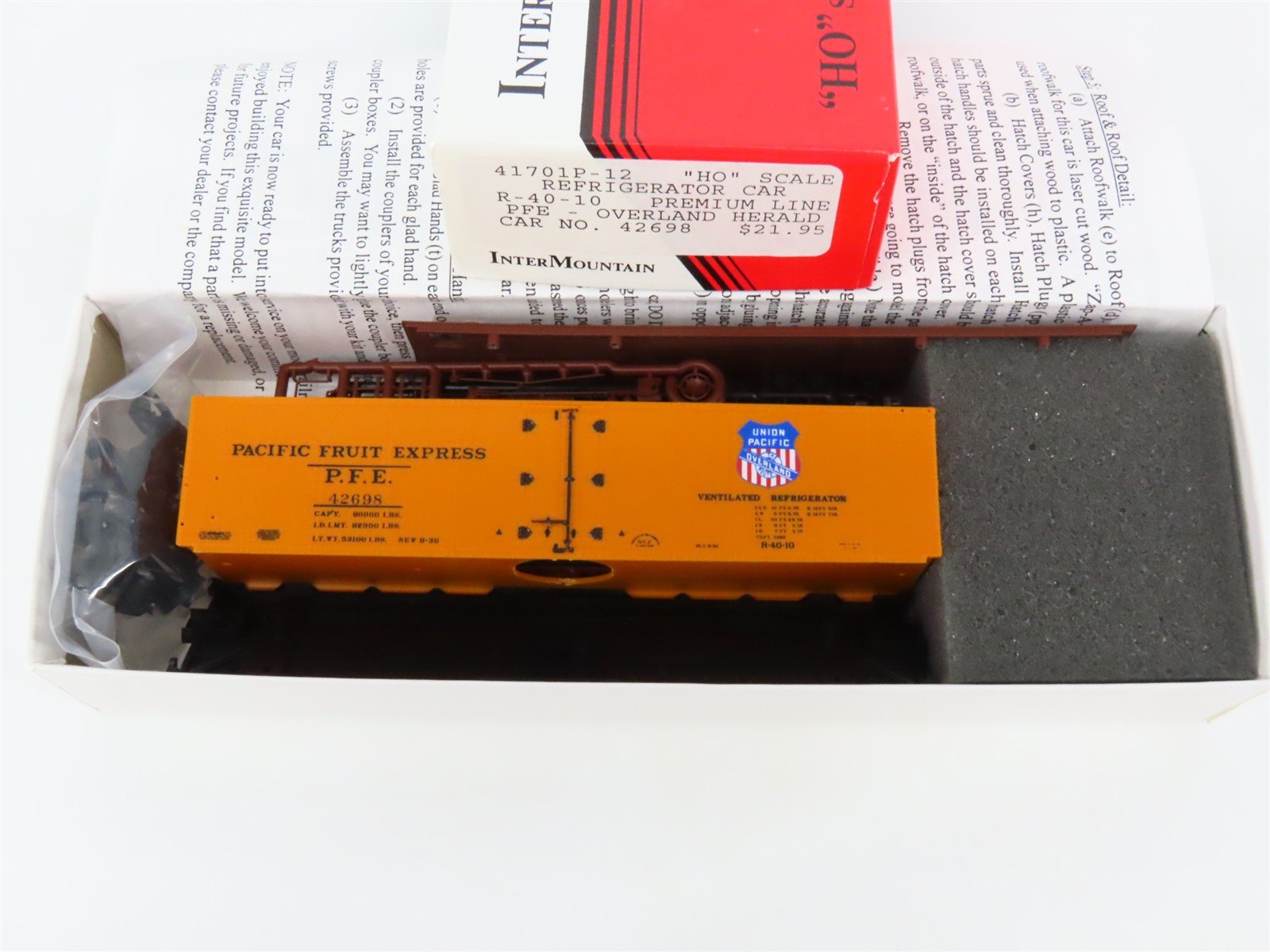 HO InterMountain Kit 41701P-12 SP UP PFE Pacific Fruit Express Reefer #42698