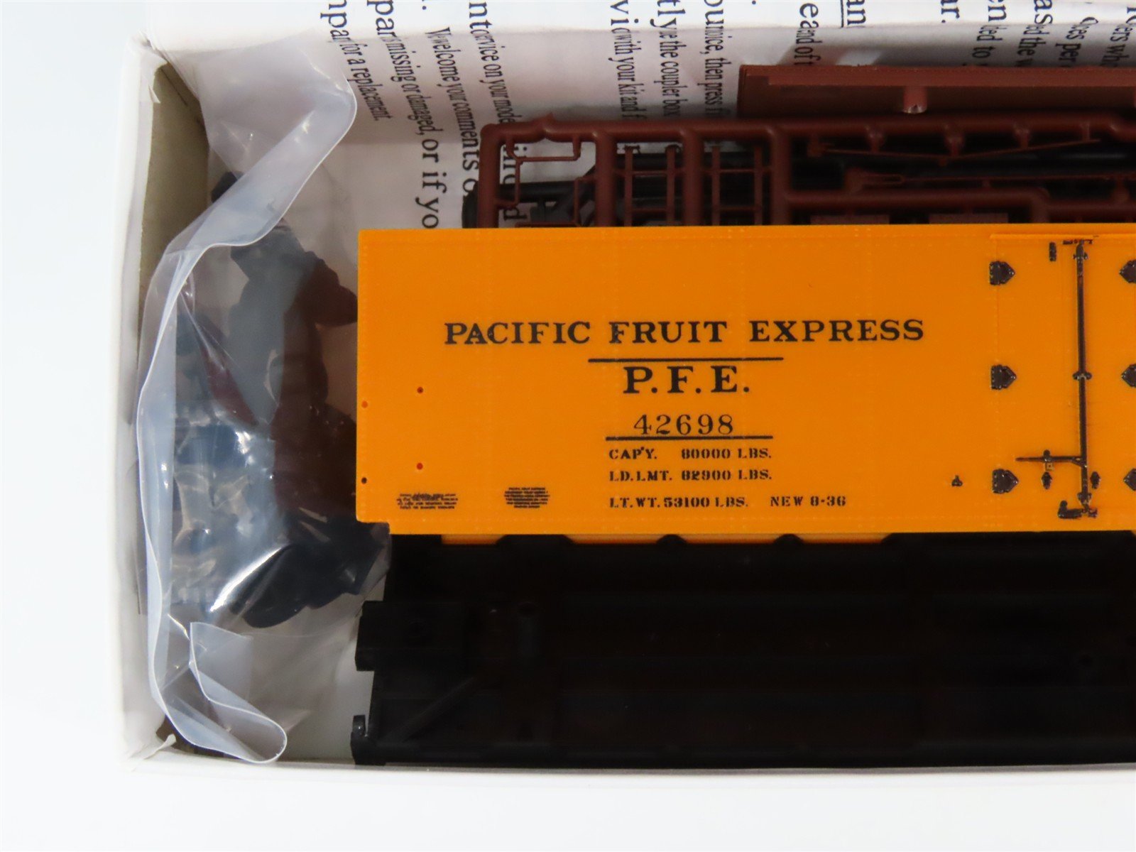 HO InterMountain Kit 41701P-12 SP UP PFE Pacific Fruit Express Reefer #42698