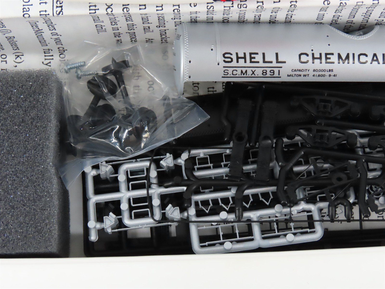 HO Scale InterMountain Kit 41302-02 SCMX Shell Chemical Company Tank Car #891