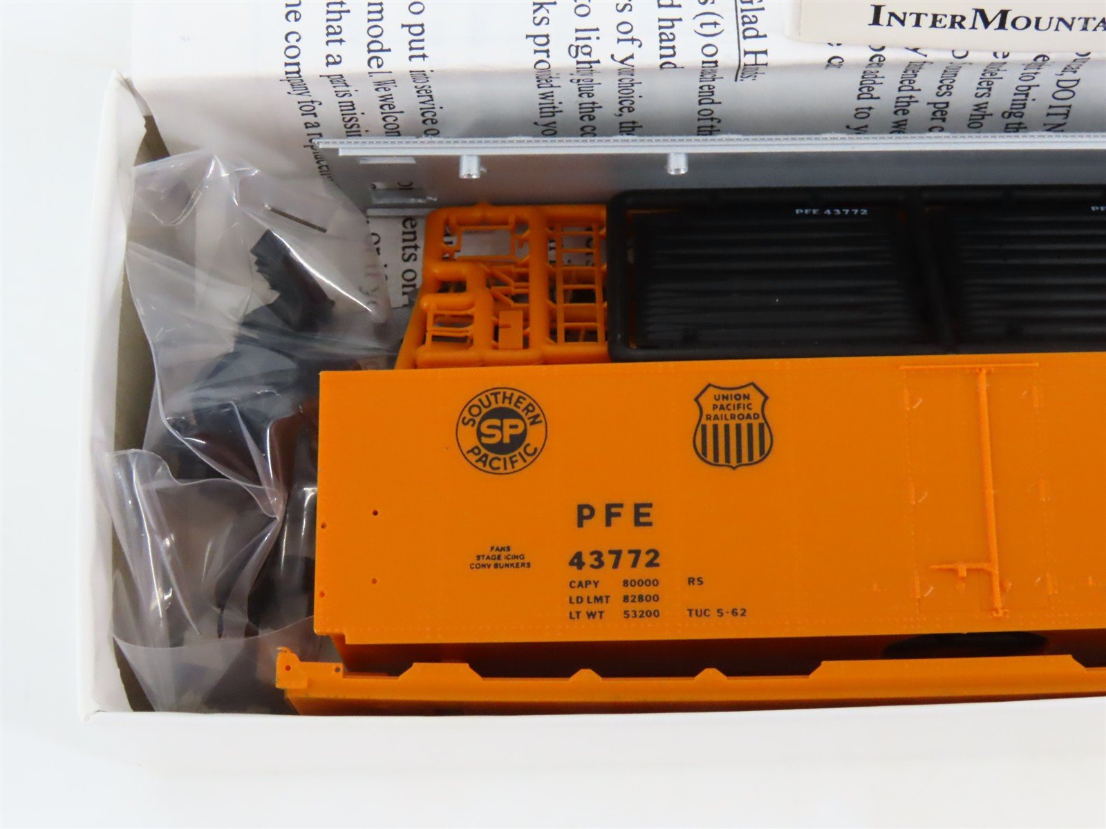 HO InterMountain Kit 41704P-01 SP UP PFE Pacific Fruit Express Reefer #43772
