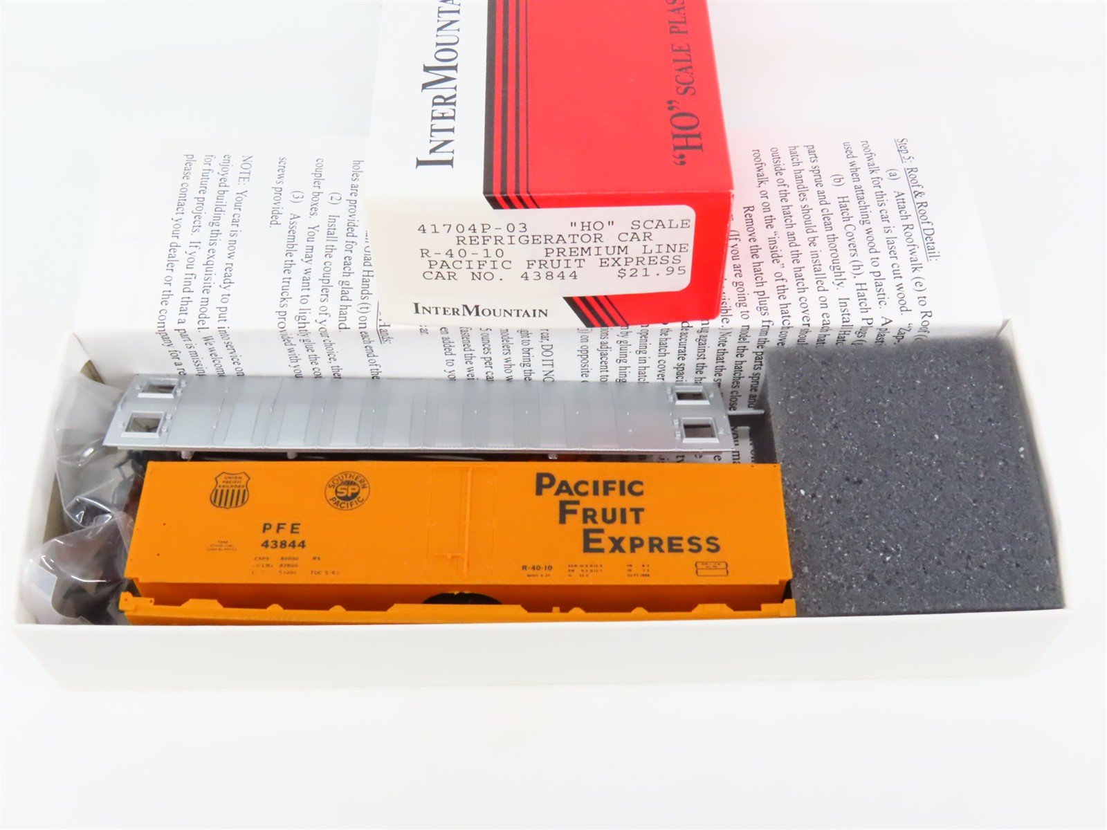 HO InterMountain Kit 41704P-03 SP UP PFE Pacific Fruit Express Reefer #43844