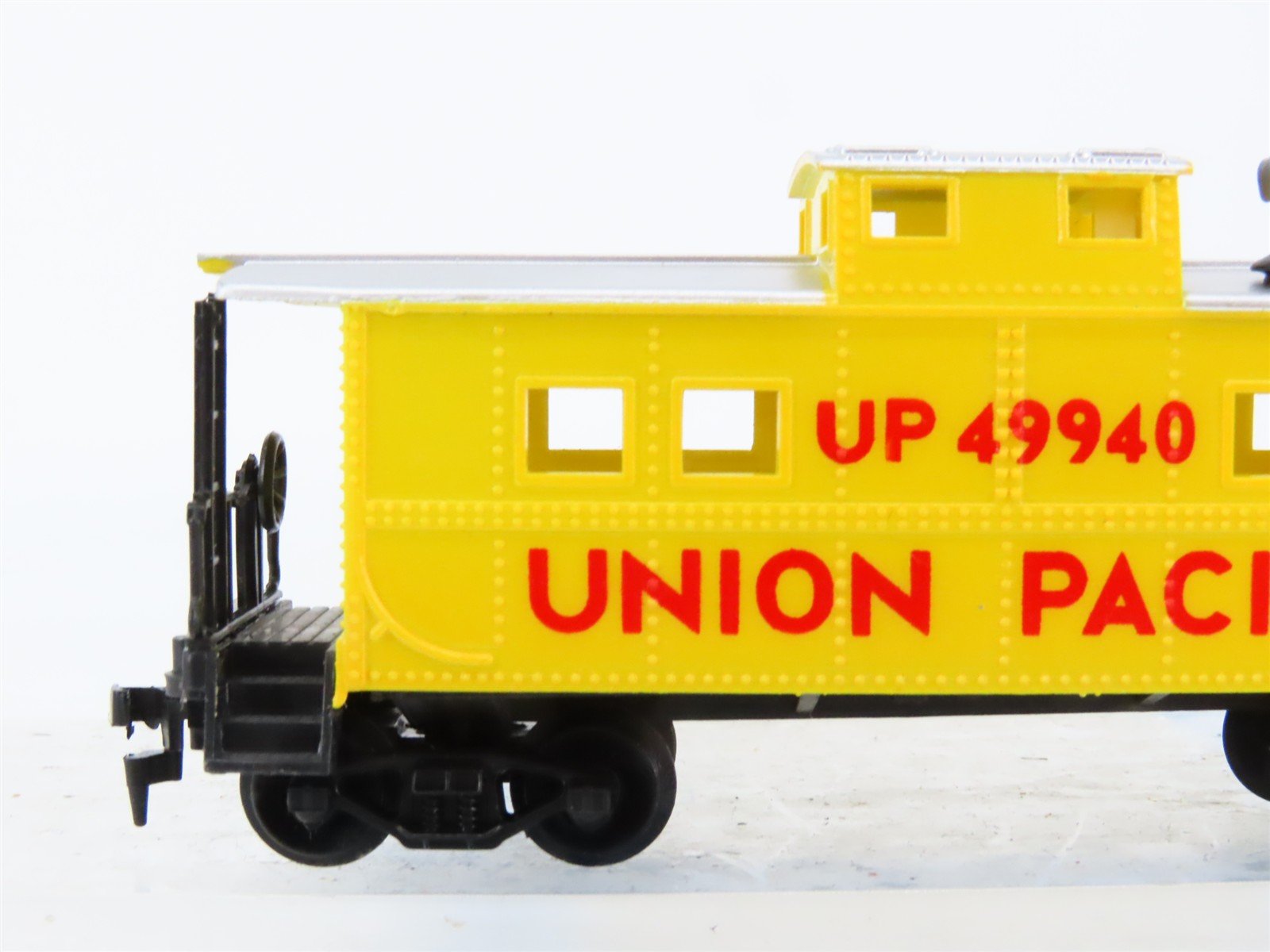HO Scale Life-Like 8534 UP Union Pacific Center Cupola Steel Caboose #49940