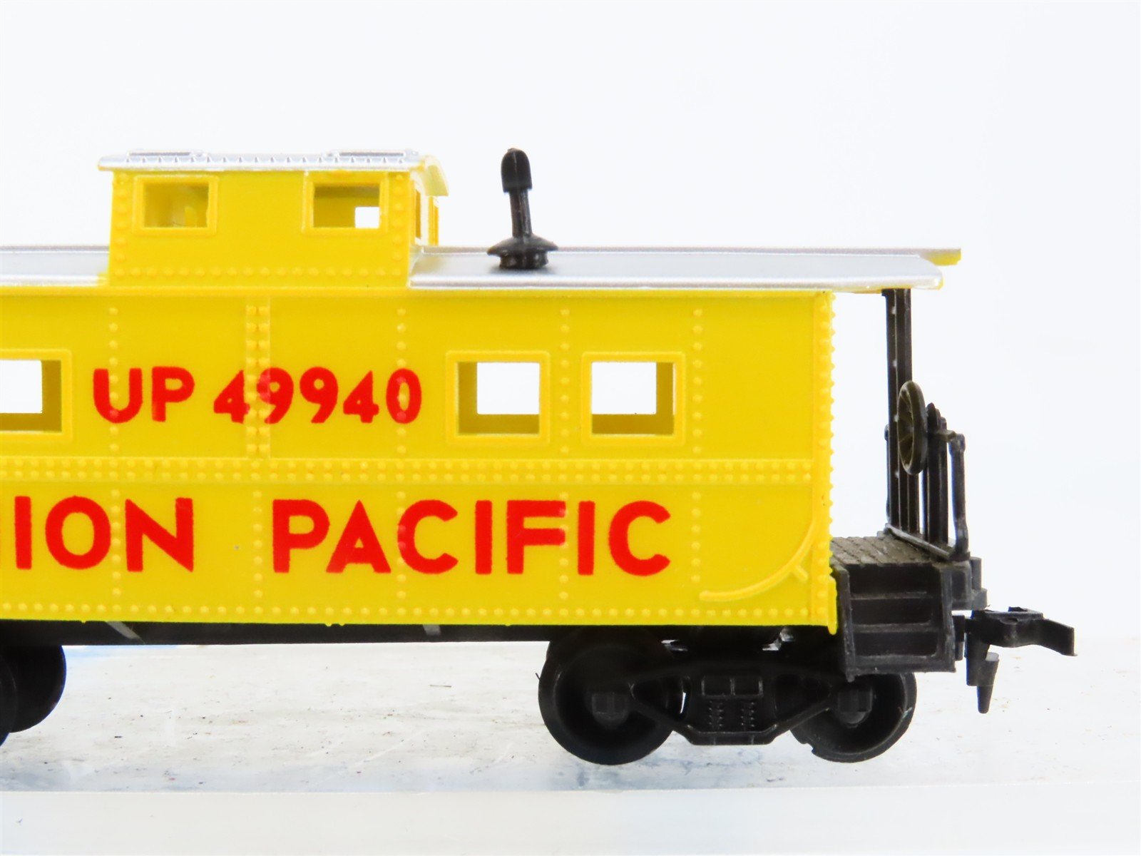 HO Scale Life-Like 8534 UP Union Pacific Center Cupola Steel Caboose #49940