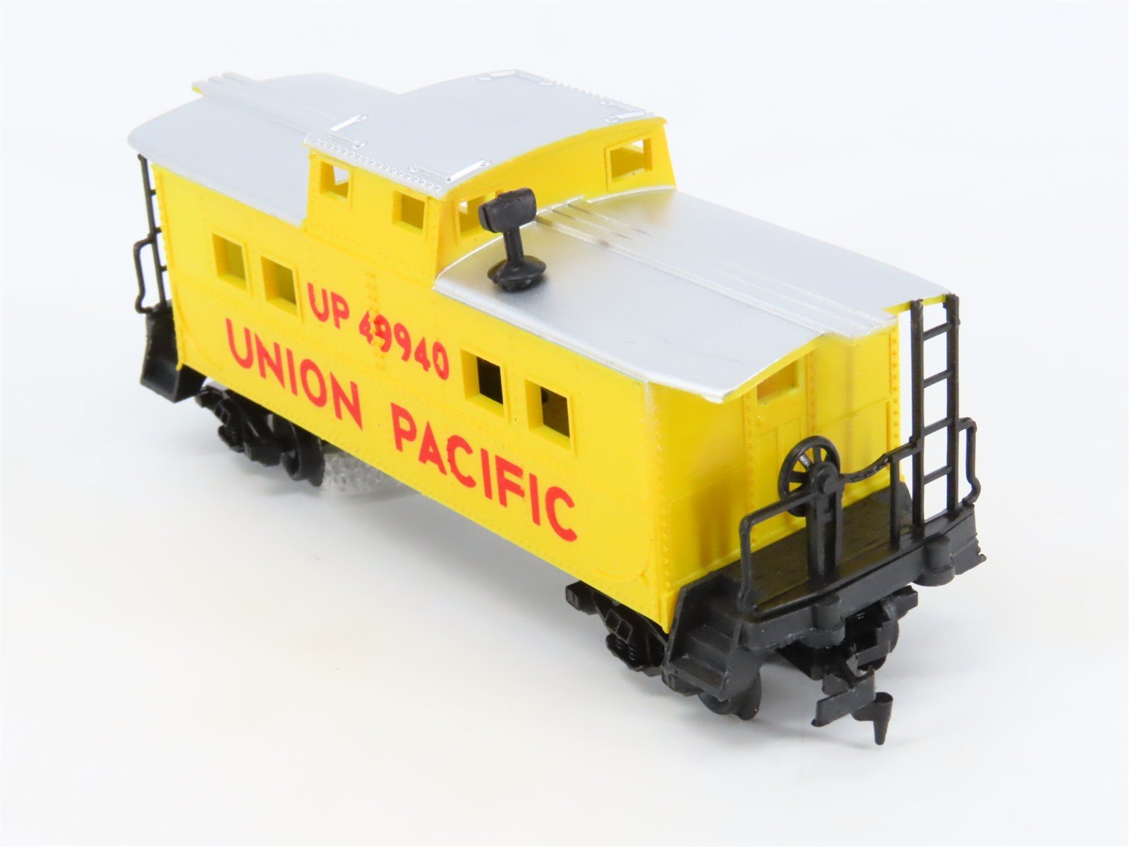 HO Scale Life-Like 8534 UP Union Pacific Center Cupola Steel Caboose #49940