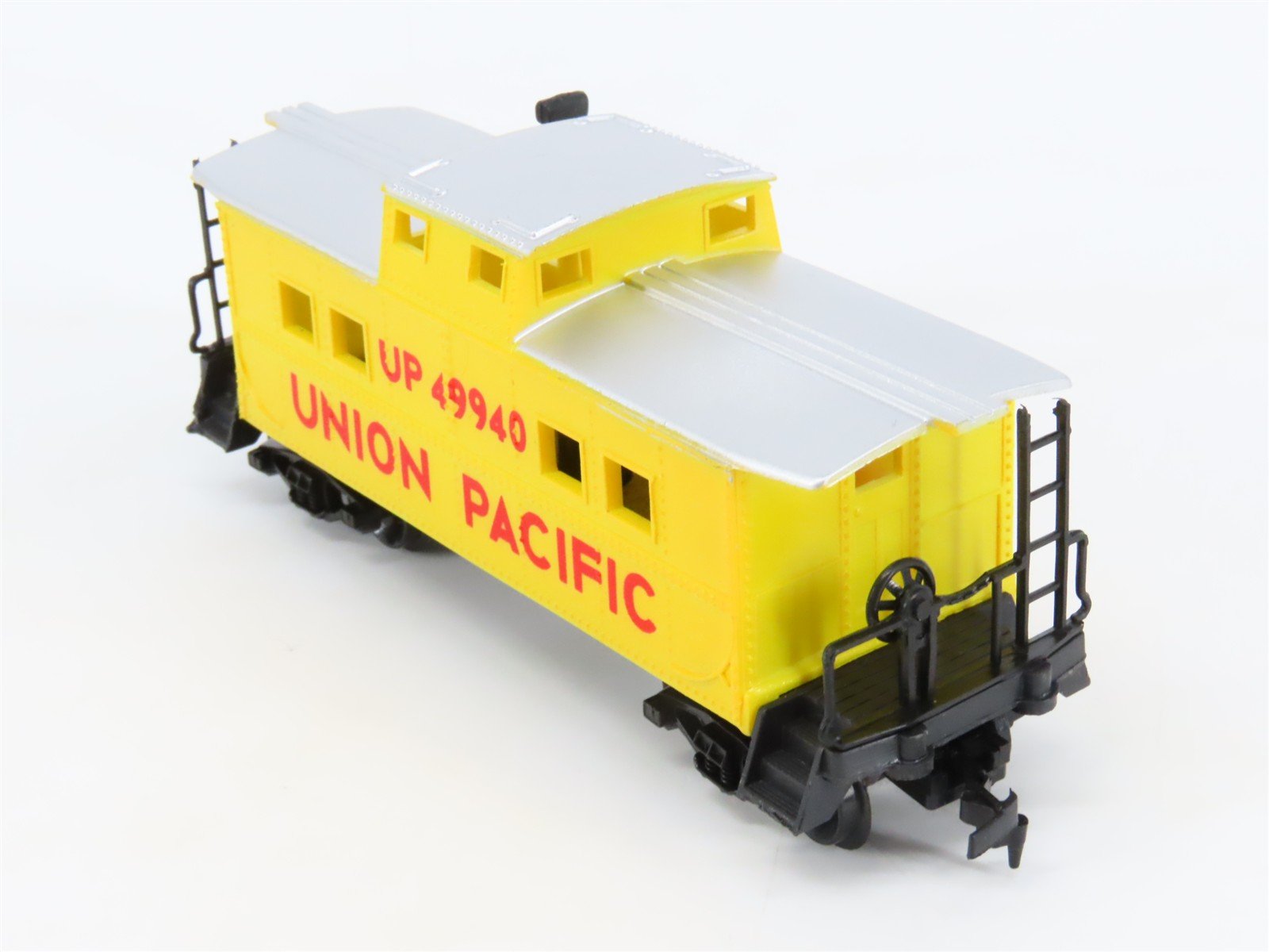HO Scale Life-Like 8534 UP Union Pacific Center Cupola Steel Caboose #49940
