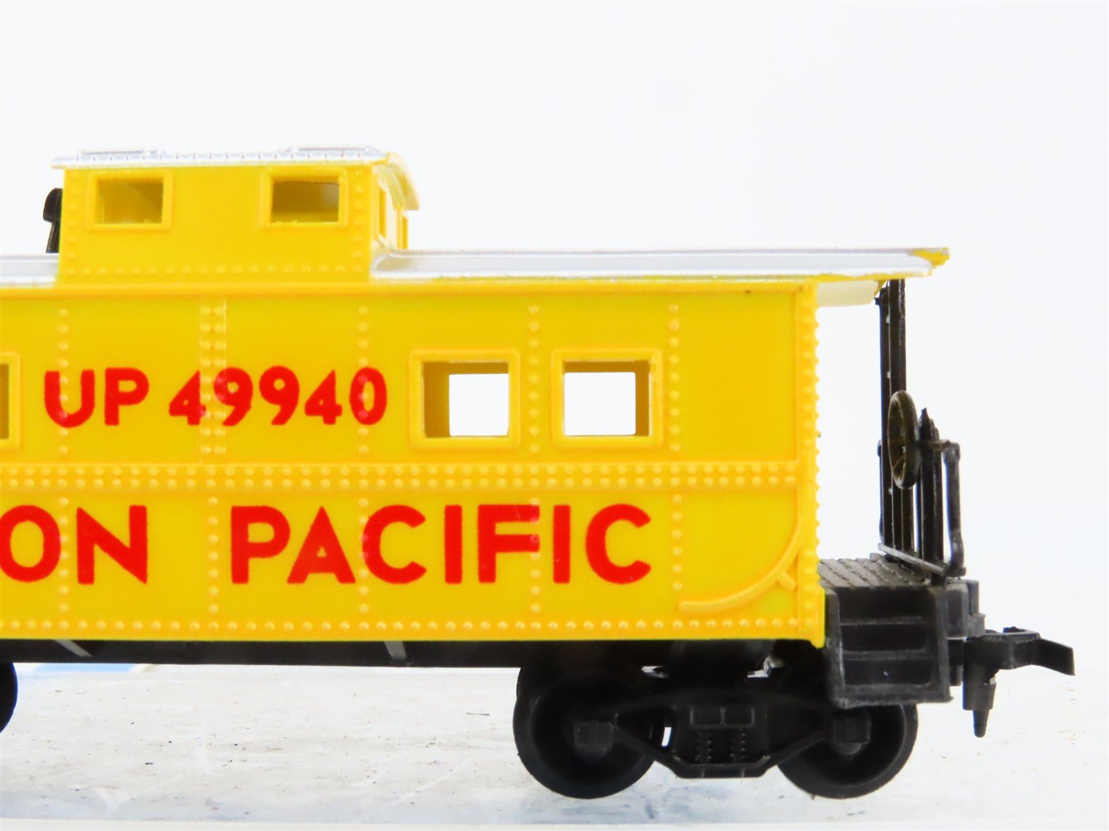 HO Scale Life-Like 8534 UP Union Pacific Center Cupola Steel Caboose #49940