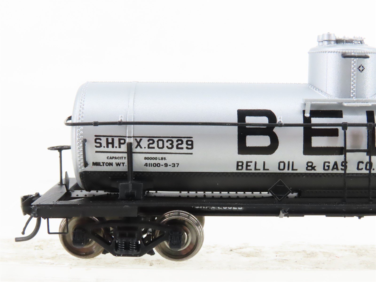 HO Scale InterMountain SHPX Bell Oil & Gas Single Dome Tank Car #20329
