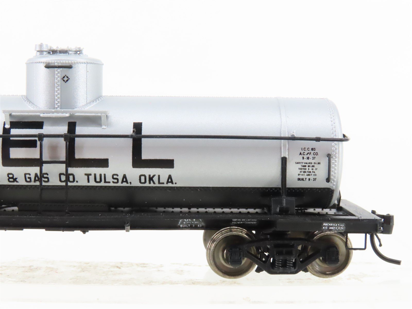HO Scale InterMountain SHPX Bell Oil & Gas Single Dome Tank Car #20329
