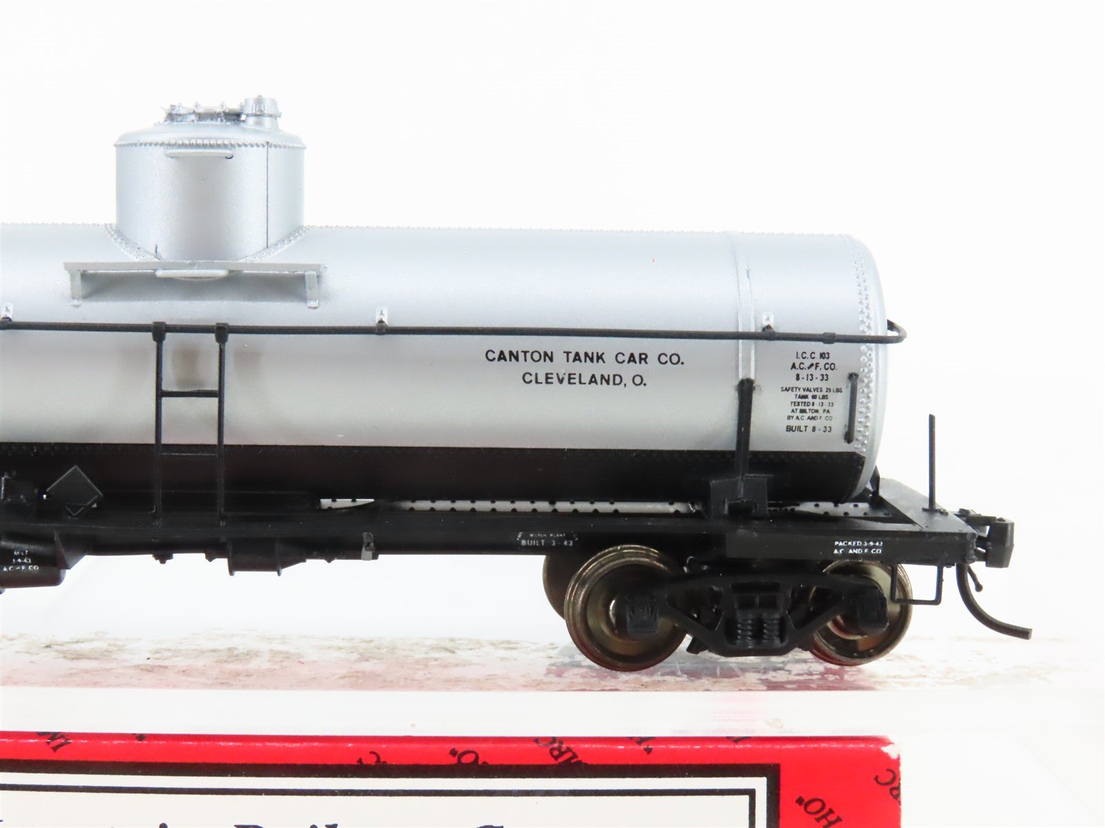 HO Scale InterMountain 46305-03 CTTX Canton Single Dome Riveted Tank Car #8689