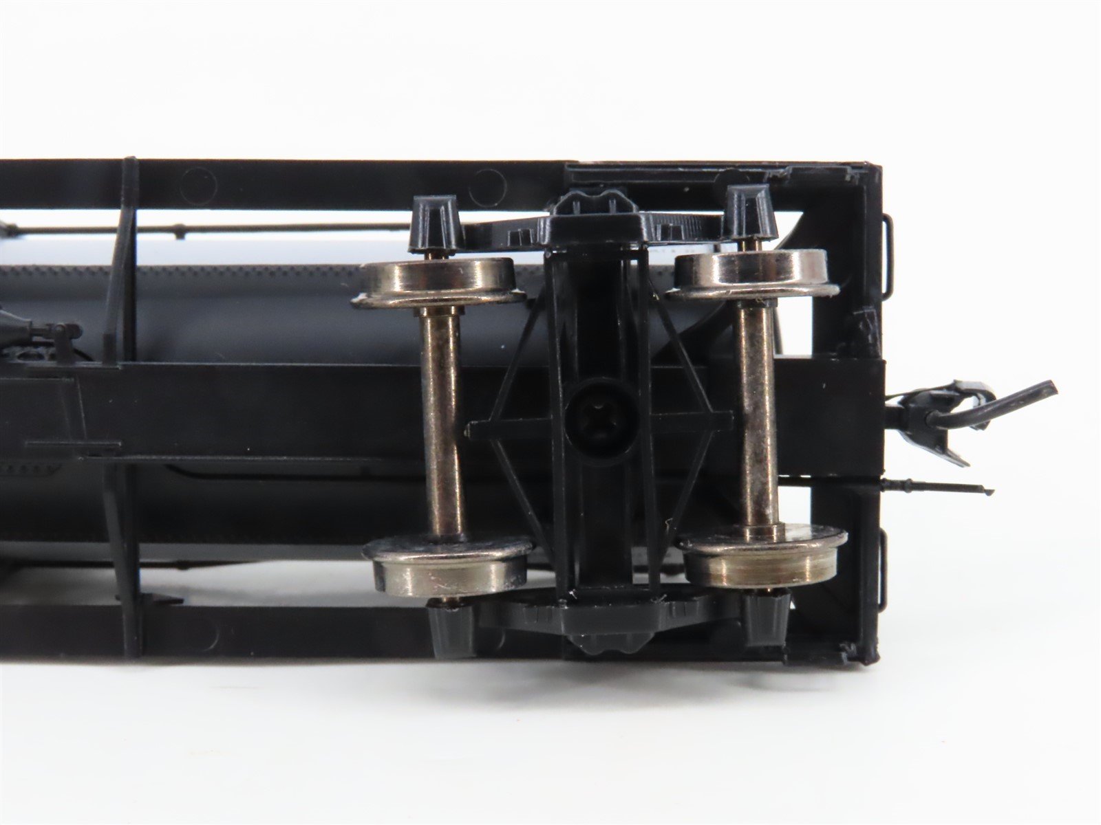 HO Scale InterMountain 46305-03 CTTX Canton Single Dome Riveted Tank Car #8689