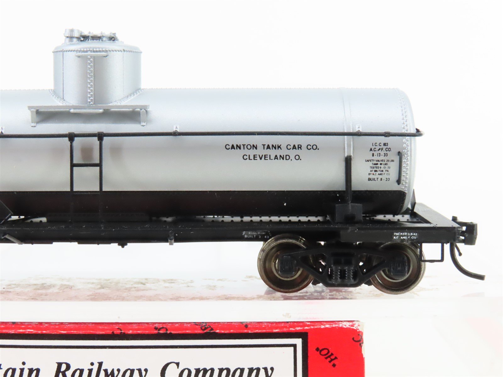 HO Scale InterMountain 46305-02 CTTX Canton Single Dome Riveted Tank Car #8686