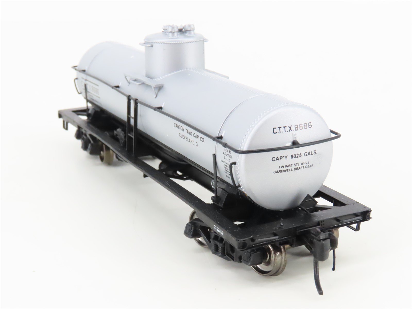 HO Scale InterMountain 46305-02 CTTX Canton Single Dome Riveted Tank Car #8686