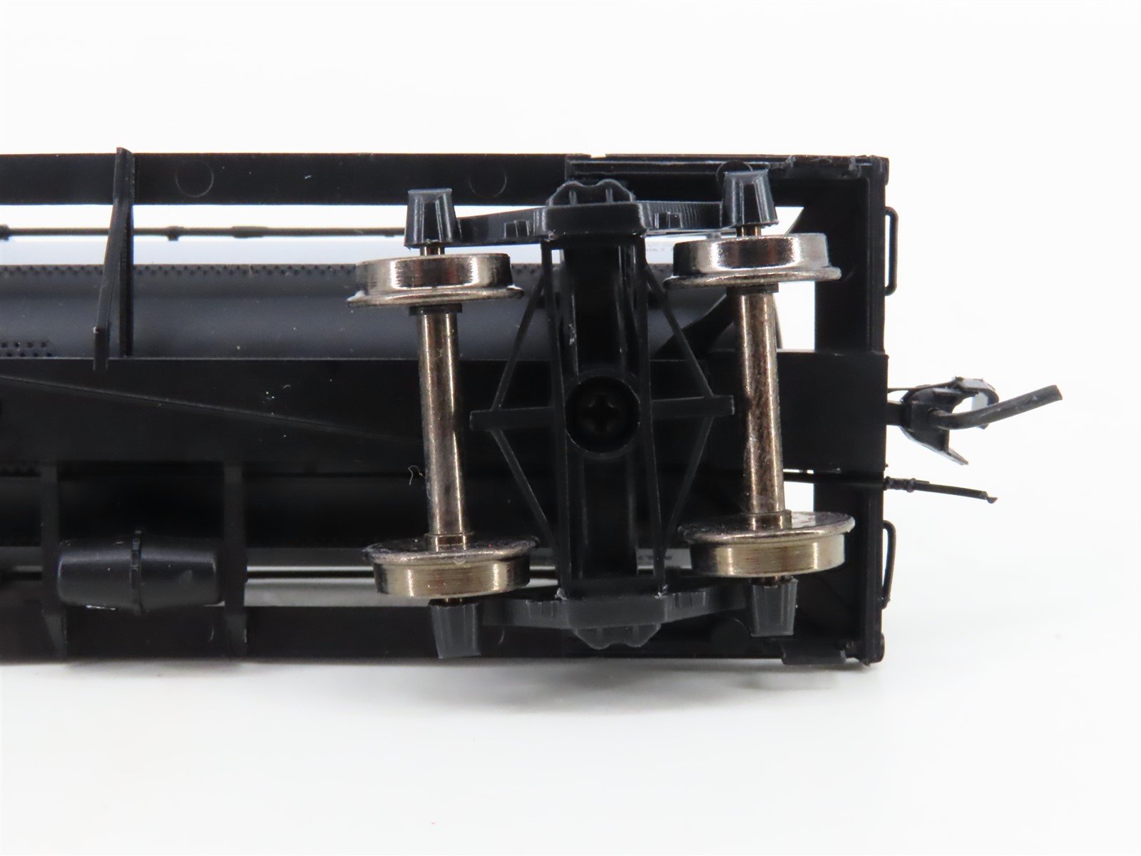 HO Scale InterMountain 46305-02 CTTX Canton Single Dome Riveted Tank Car #8686