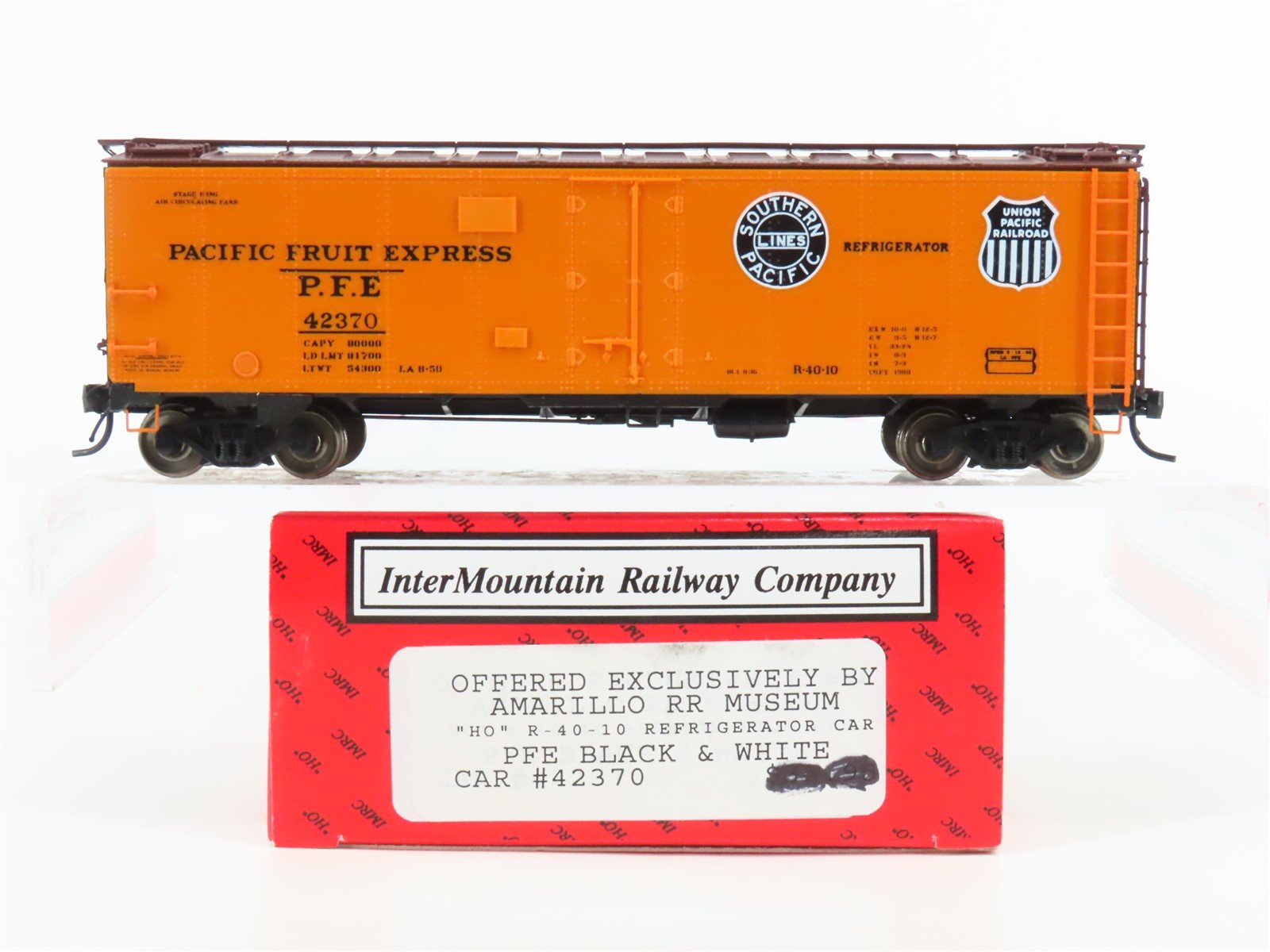 HO Scale InterMountain PFE Pacific Fruit Express R-40-10 Steel Reefer #42370