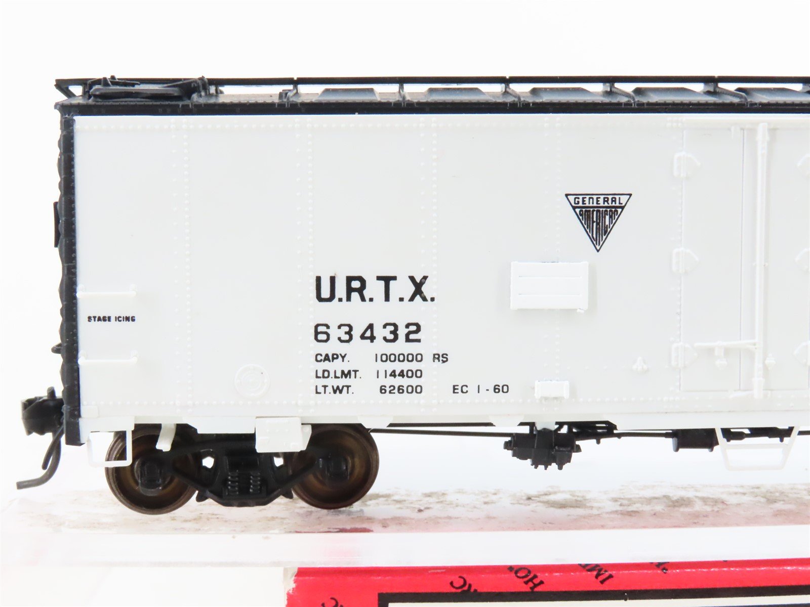 HO InterMountain 45525-06 URTX Dubuque R-40-23 Steel Ice Bunker Reefer #63432