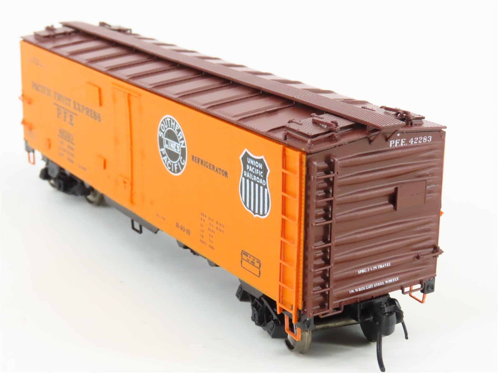 HO Scale InterMountain PFE Pacific Fruit Express R-40-10 Steel Reefer #42283