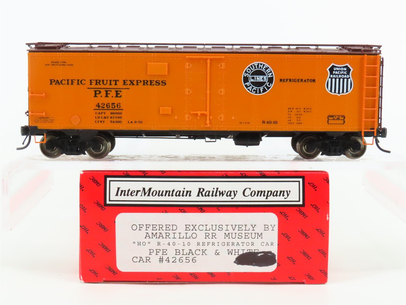 HO Scale InterMountain PFE Pacific Fruit Express R-40-10 Steel Reefer #42656