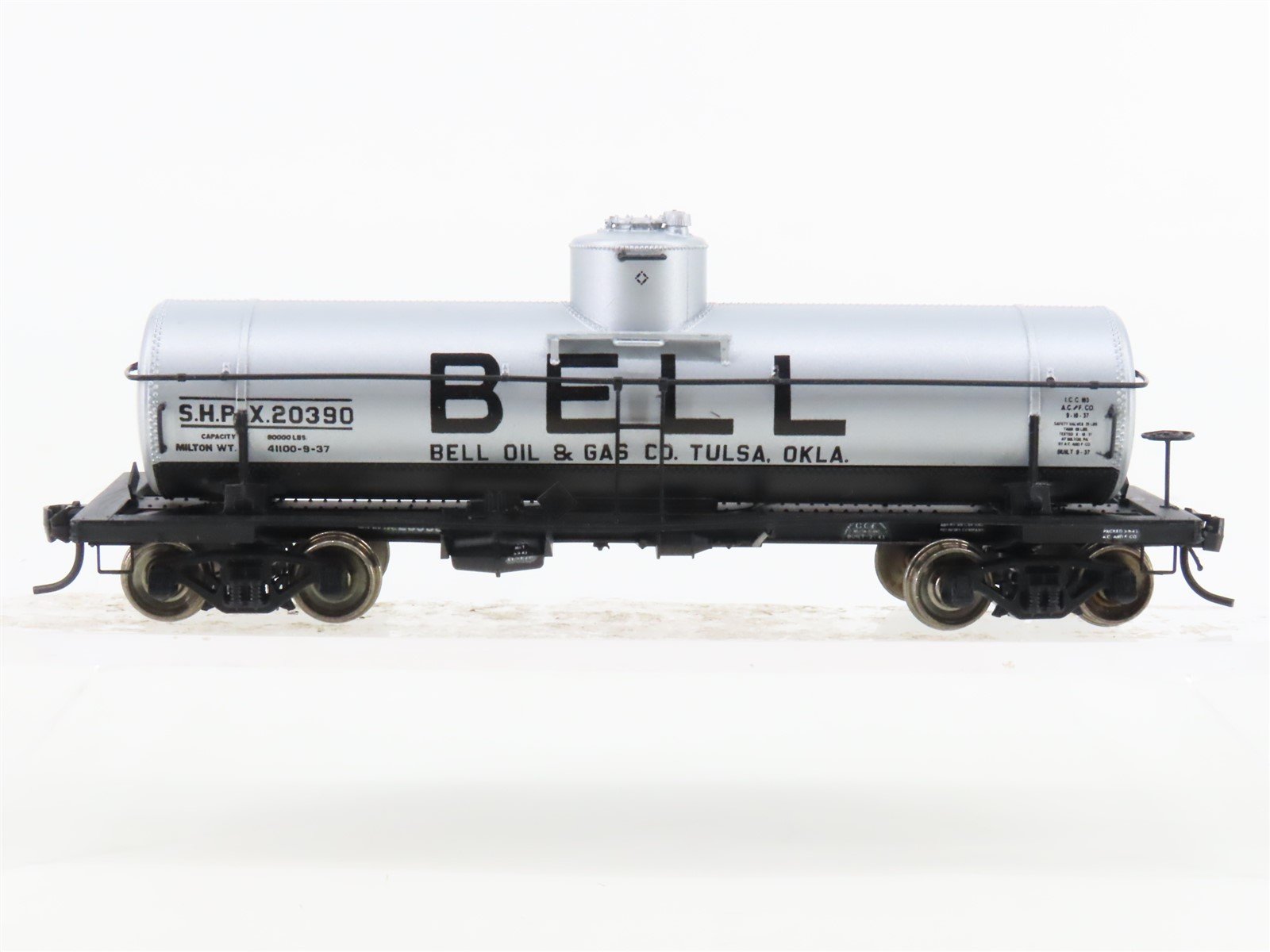HO Scale InterMountain SHPX Bell Oil & Gas Single Dome Tank Car #20390