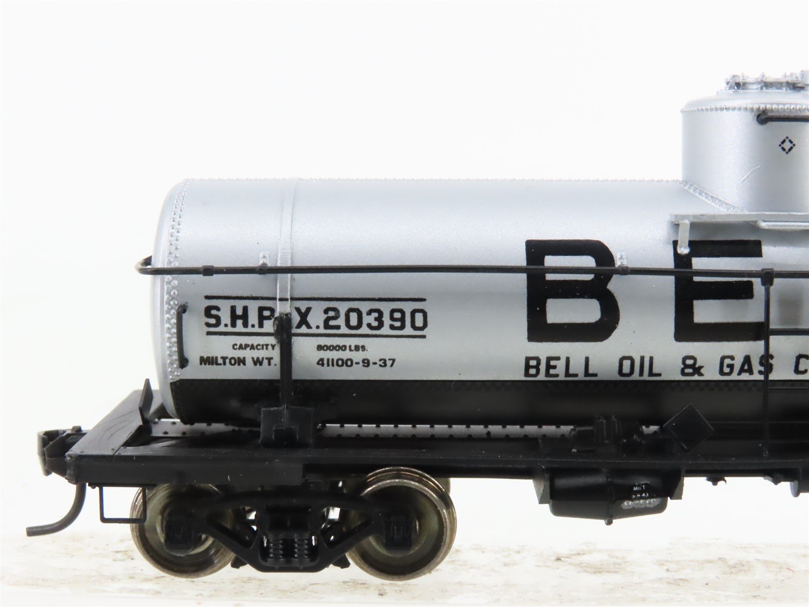HO Scale InterMountain SHPX Bell Oil & Gas Single Dome Tank Car #20390