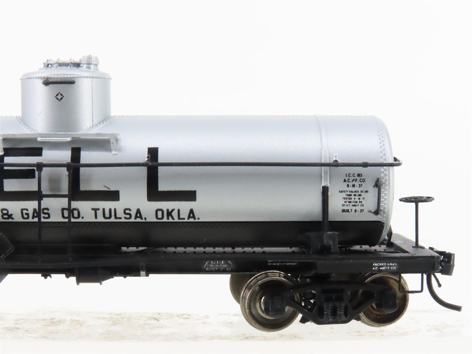 HO Scale InterMountain SHPX Bell Oil & Gas Single Dome Tank Car #20390