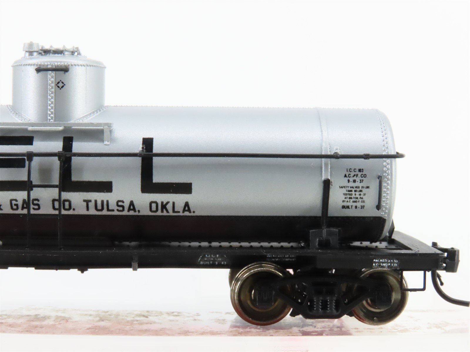 HO Scale InterMountain 46308-02 SHPX Bell Oil & Gas Single Dome Tank Car #20312