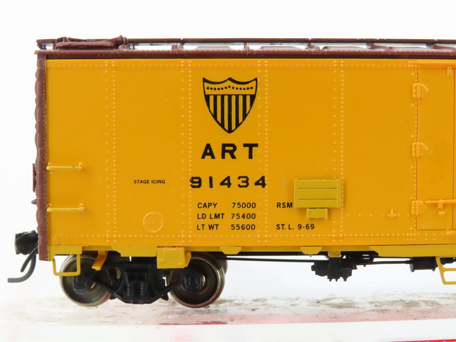 HO Scale InterMountain 45534-04 ART Royal Packing R-40-23 Steel Reefer #91434