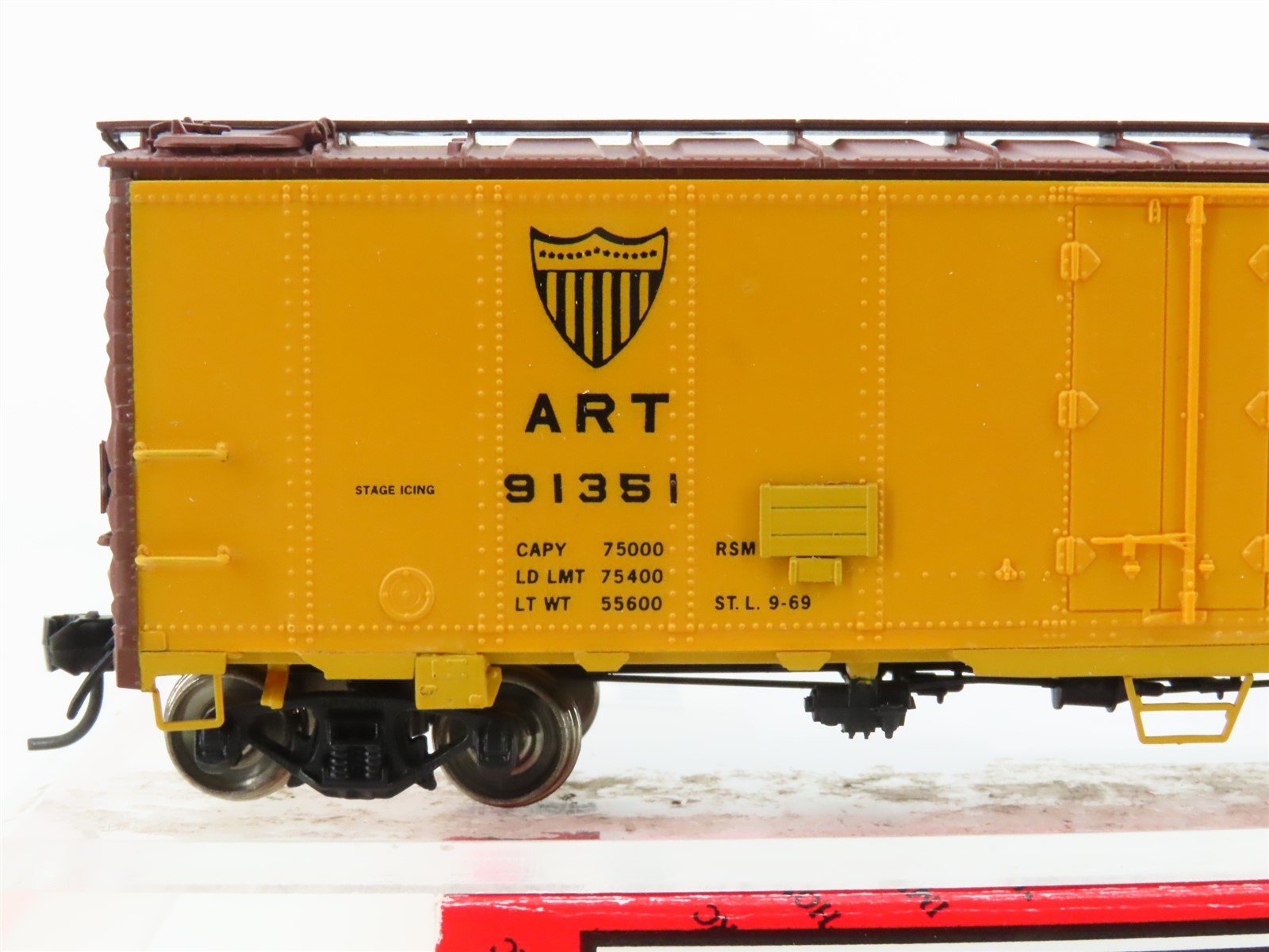 HO Scale InterMountain 45534-02 ART Royal Packing R-40-23 Steel Reefer #91351