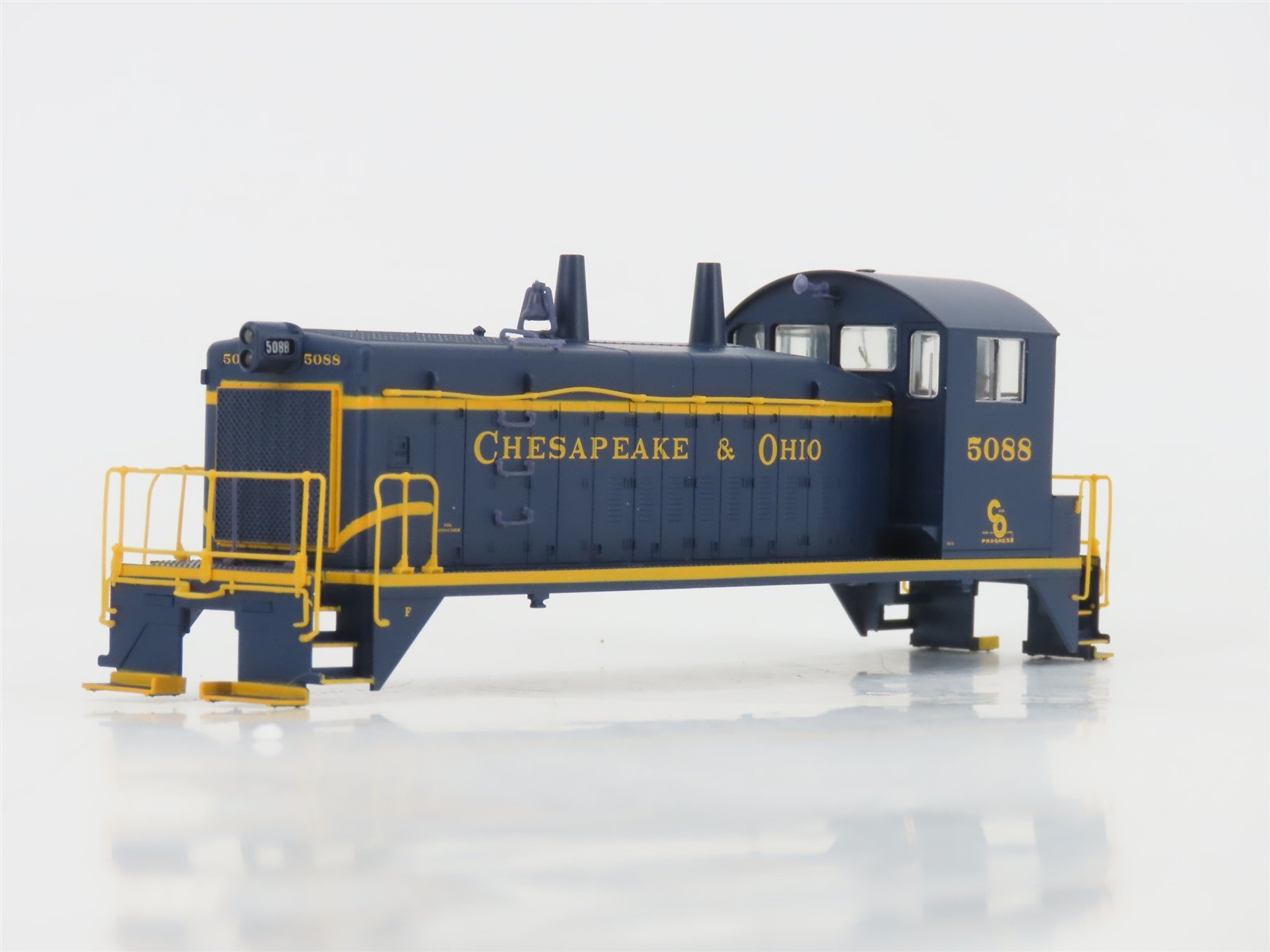 HO Scale Proto 2000 21146 C&O Chesapeake & Ohio EMD SW9 Diesel Switcher #5088