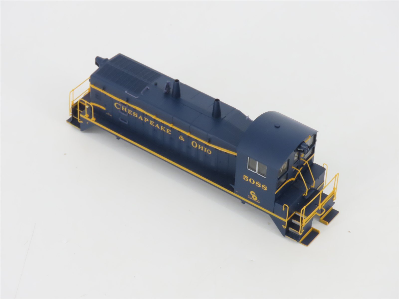 HO Scale Proto 2000 21146 C&O Chesapeake & Ohio EMD SW9 Diesel Switcher #5088