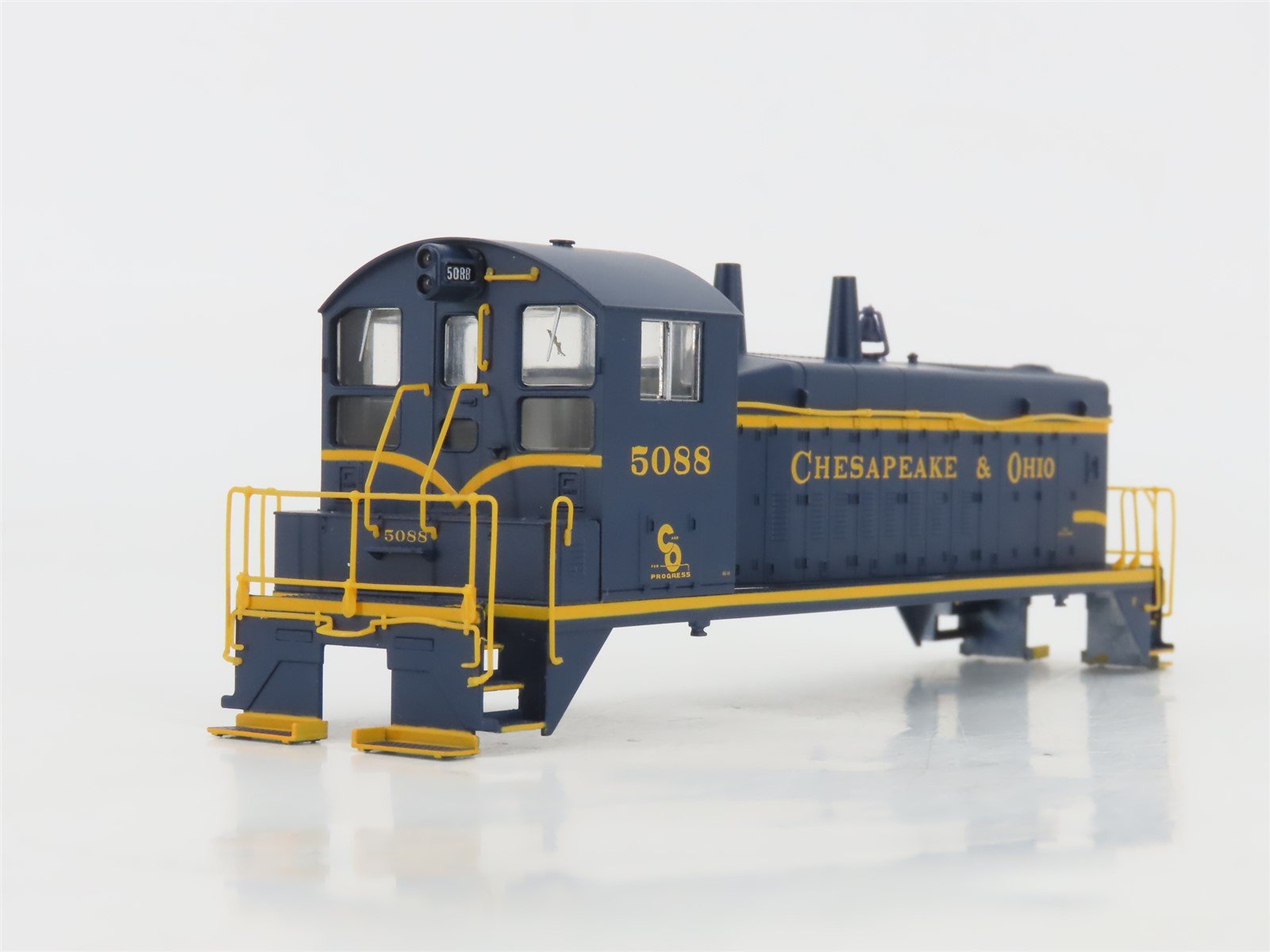HO Scale Proto 2000 21146 C&O Chesapeake & Ohio EMD SW9 Diesel Switcher #5088
