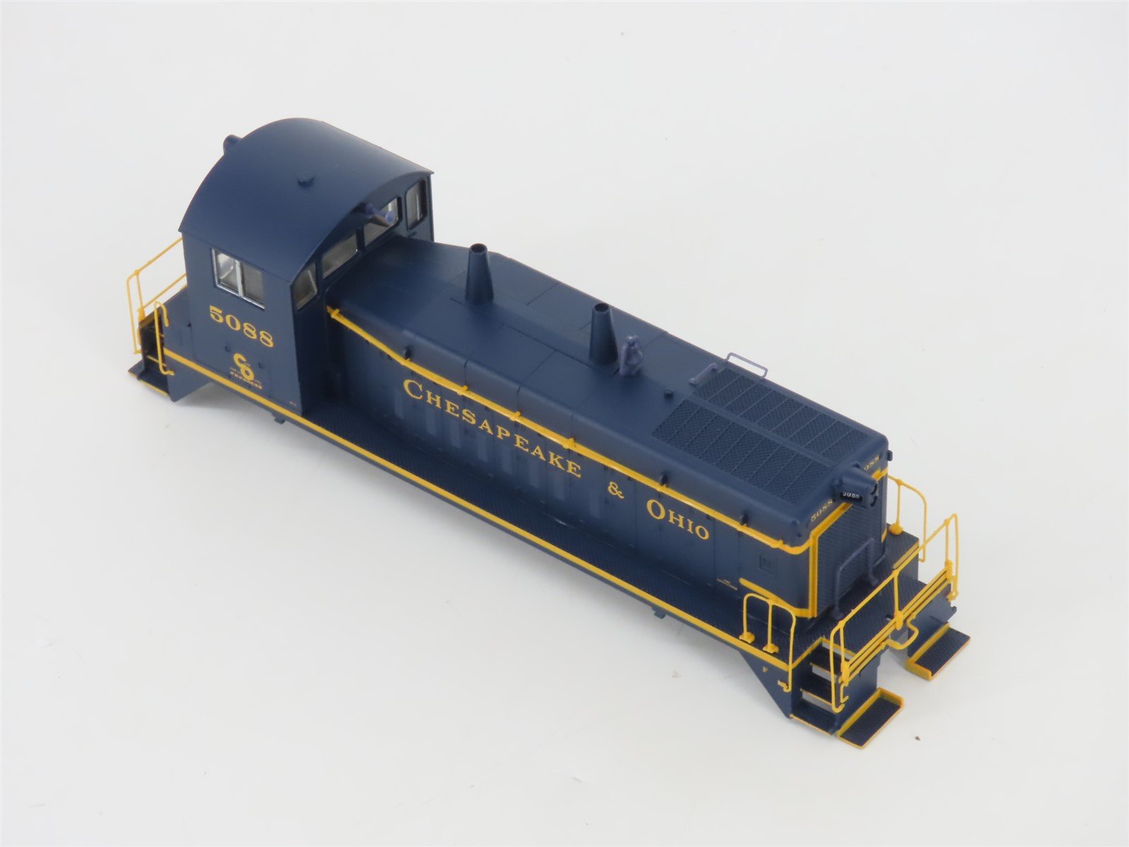 HO Scale Proto 2000 21146 C&O Chesapeake & Ohio EMD SW9 Diesel Switcher #5088
